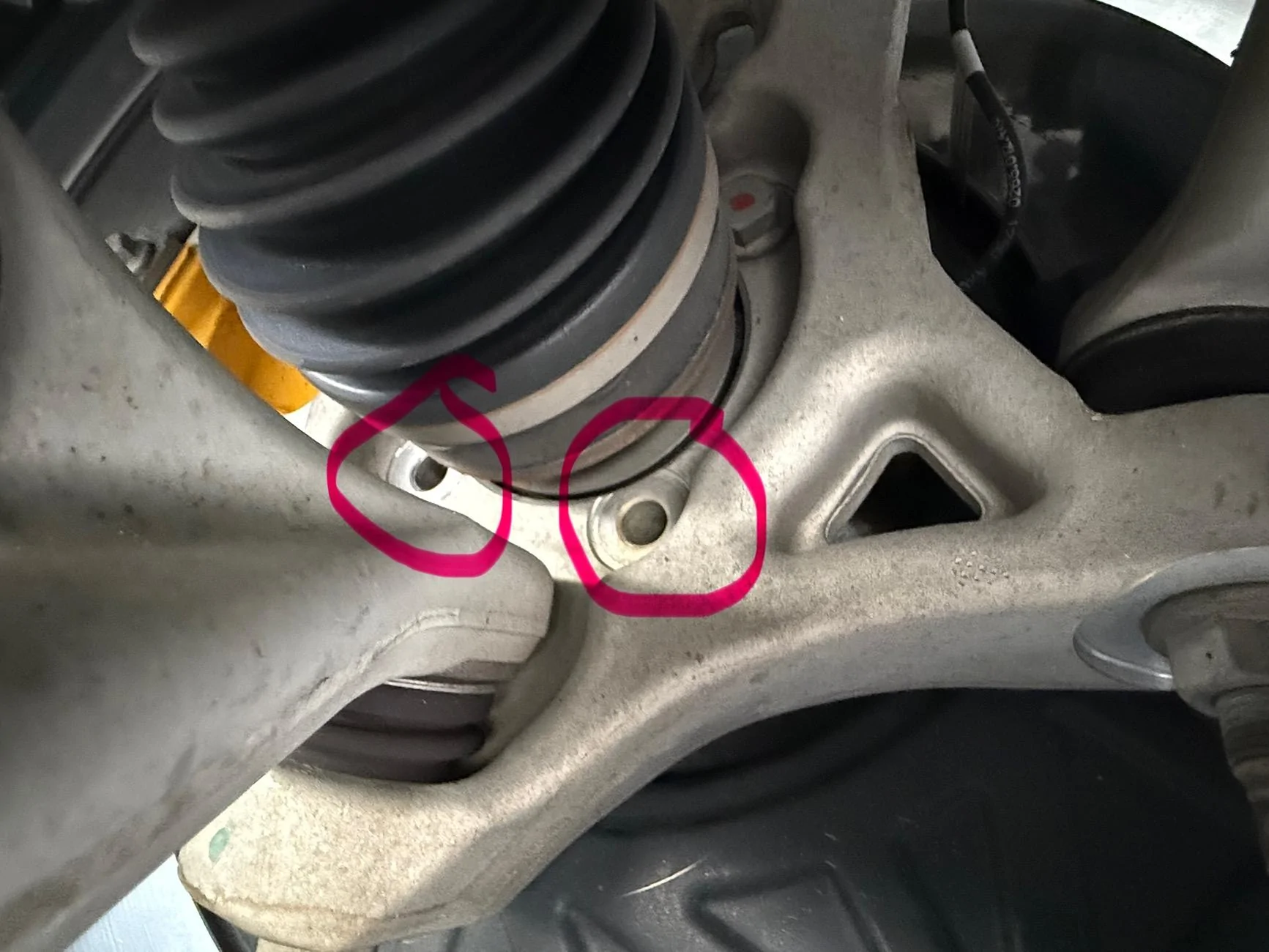 Rivian R1T R1S First problem with my R1S, and it's a big one. Bolt backed out IMG_0020