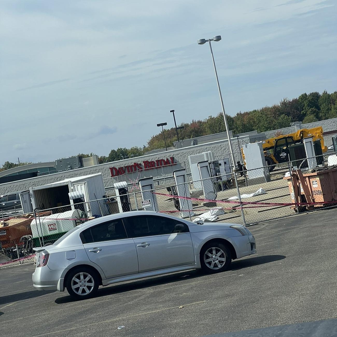 Rivian R1T R1S First Gen 1.5 RAN charging station spotted (Erie, Pennsylvania) Erie_PA_Rivian