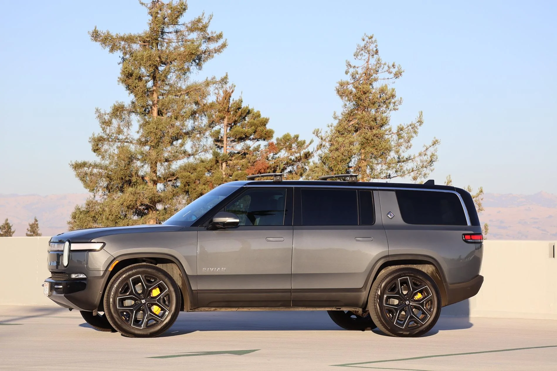 Rivian R1T R1S 22" Dark Sport Wheels with DIY Silver Pin Stripes IMG_0466