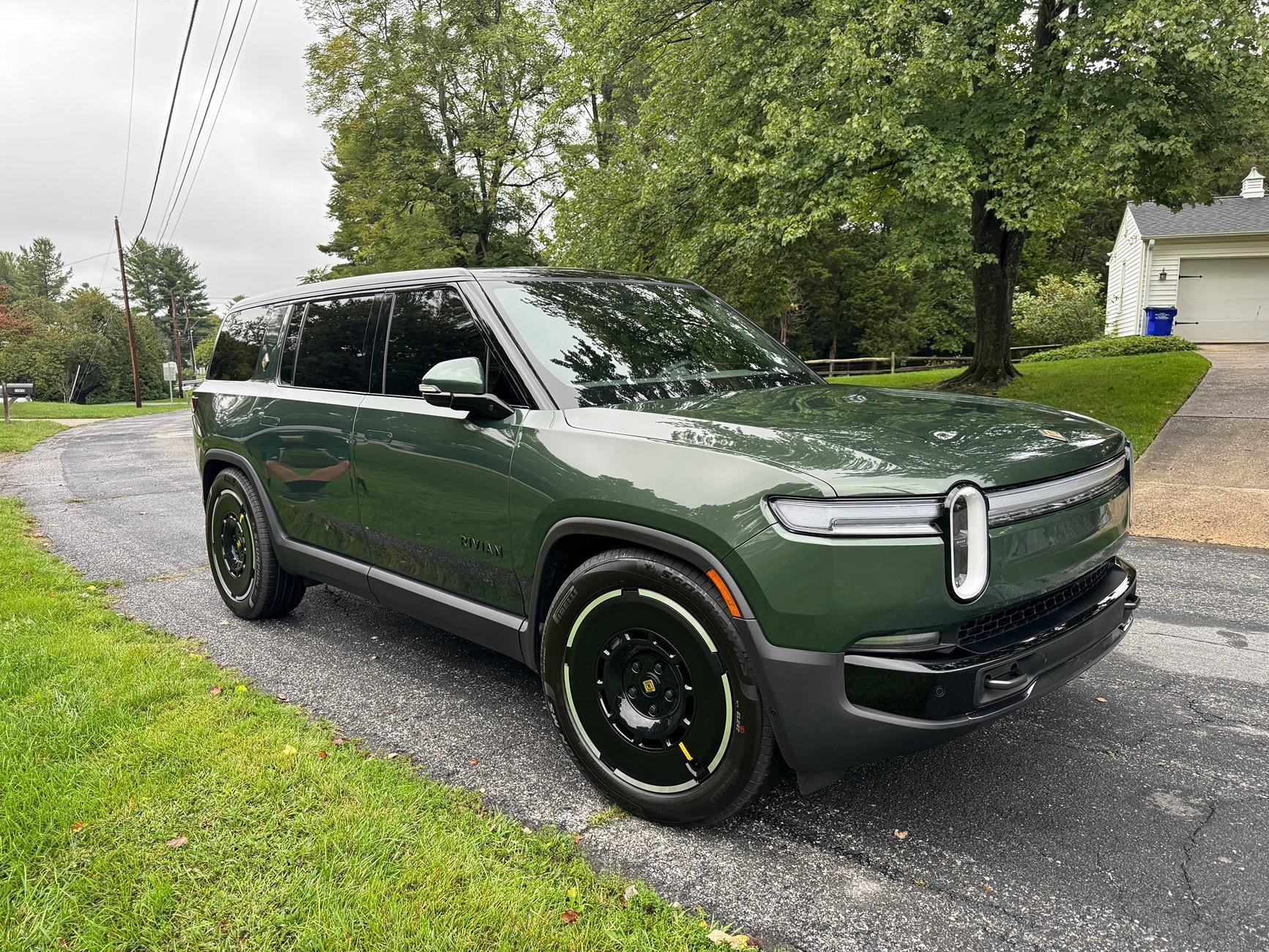 Rivian R1T R1S ? FOREST GREEN R1S Photos IMG_5724