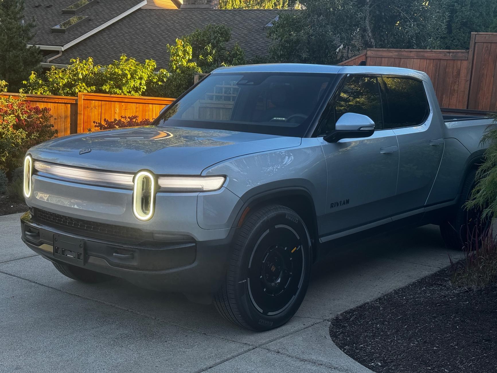 Rivian R1T R1S R1T delivery today! IMG_3857