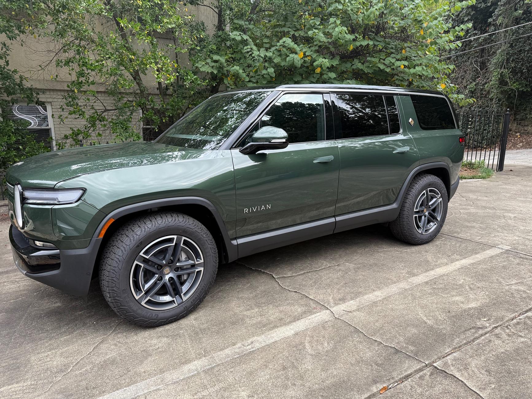Rivian R1T R1S ? FOREST GREEN R1S Photos IMG_0085