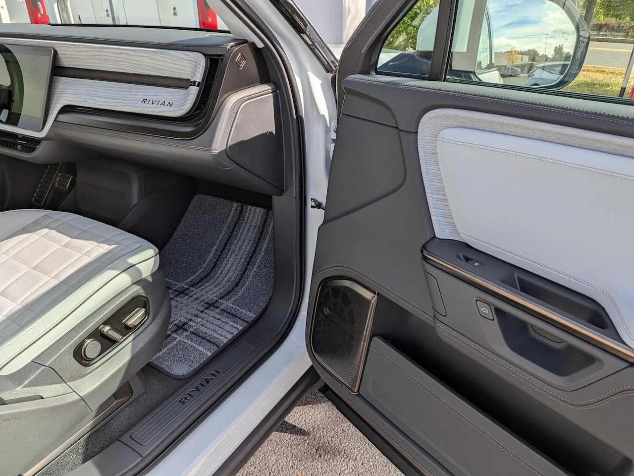 Rivian R1T R1S First impressions: R1S Gen 2 Tri Max Ascend, Ocean Coast + Driftwood rivian-reddit-6