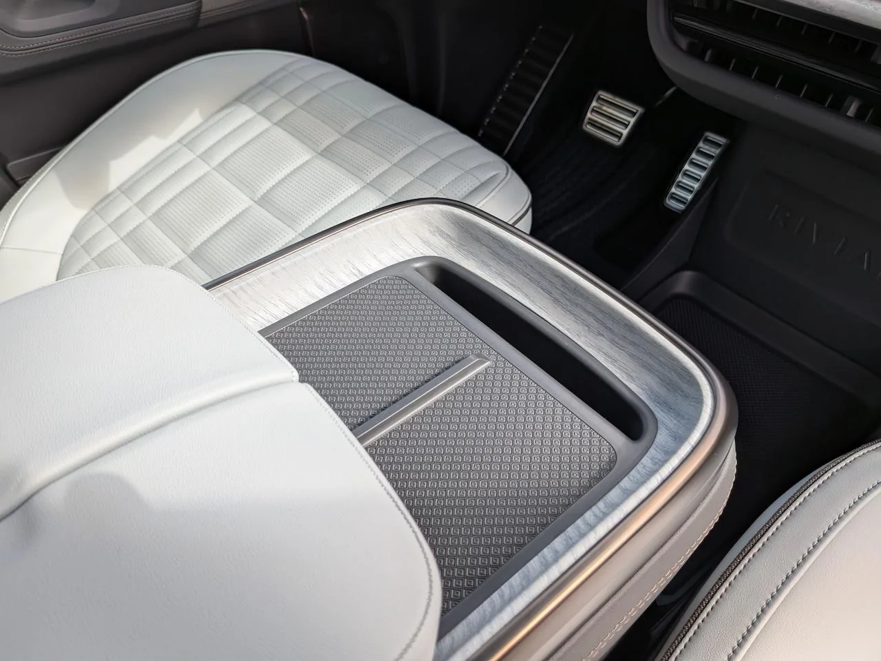 Rivian R1T R1S First impressions: R1S Gen 2 Tri Max Ascend, Ocean Coast + Driftwood rivian-reddit-8