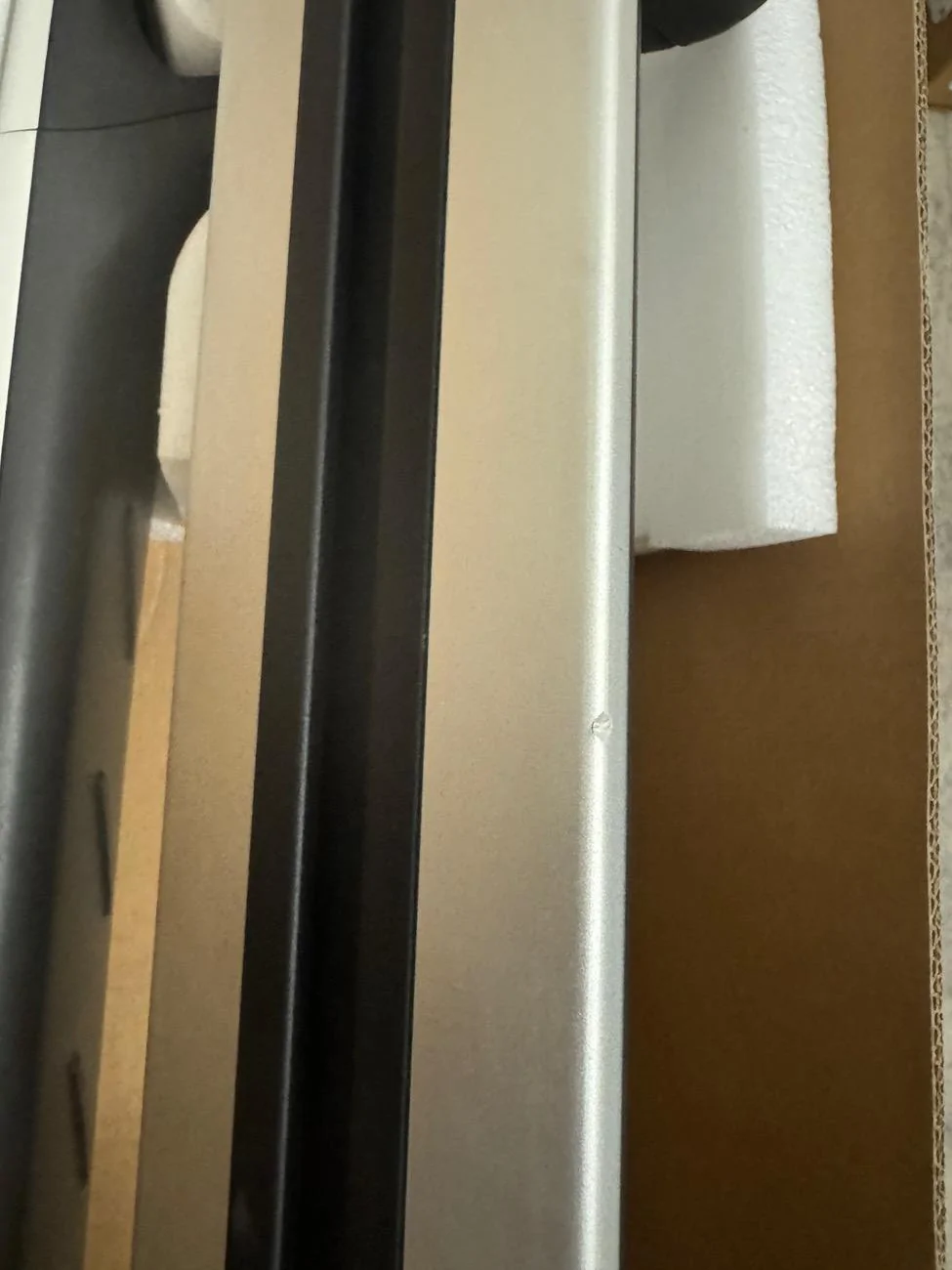 Rivian R1T R1S Wanted: Silver OEM crossbars IMG_9546