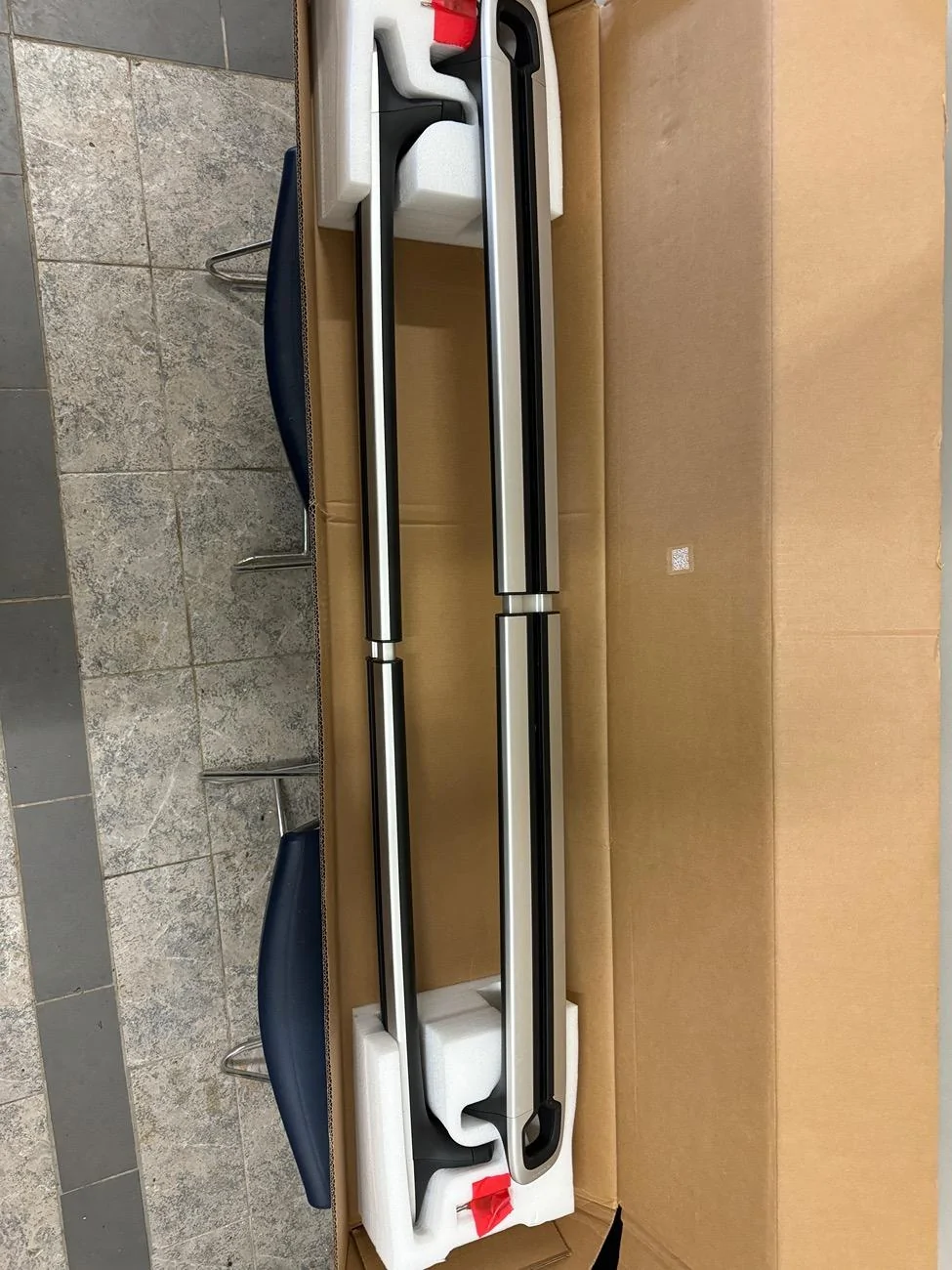 Rivian R1T R1S Wanted: Silver OEM crossbars IMG_9545