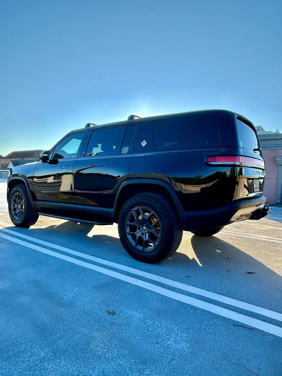 Rivian R1T R1S ATL_R1S Midnight Black Build IMG_3192
