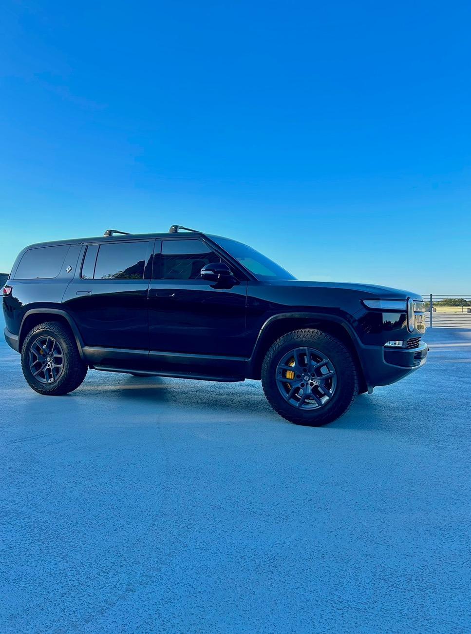 Rivian R1T R1S ATL_R1S Midnight Black Build IMG_3180
