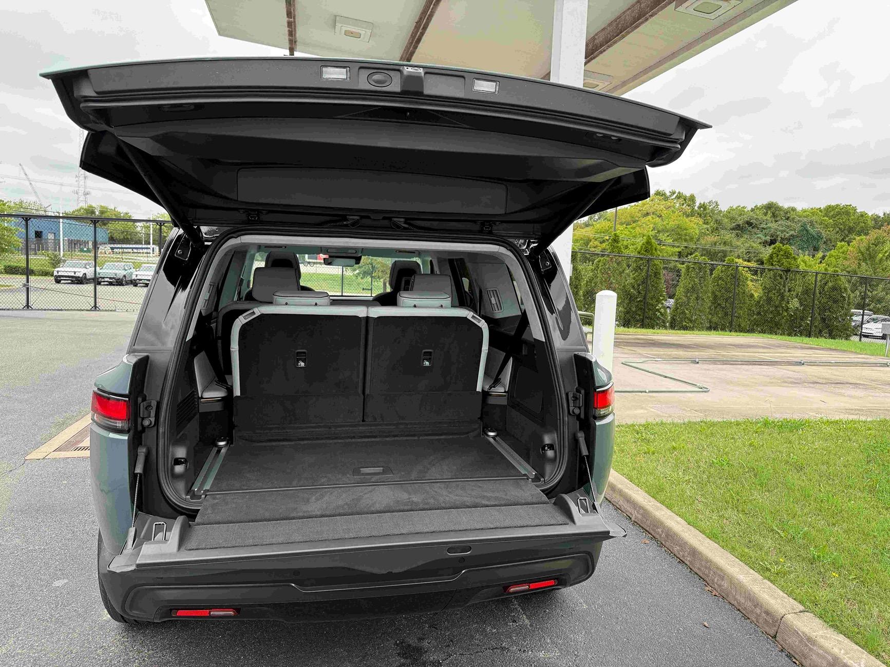 Rivian R1T R1S 2025 R1S Tri-Max Delivery, Storm Blue, Ocean Coast 123_1
