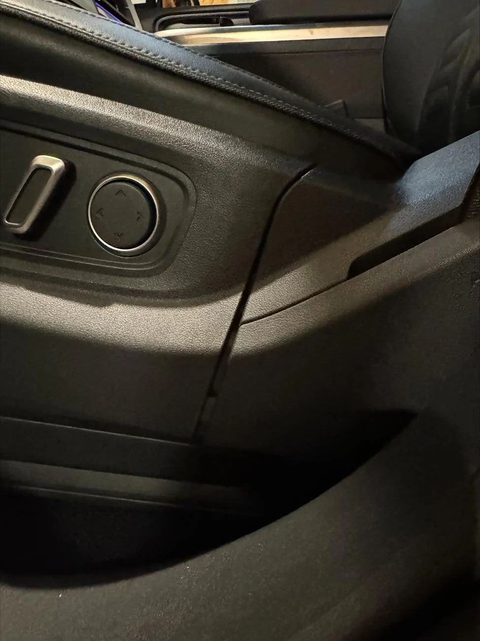 Rivian R1T R1S 2025 R1S driver seat gap Rivian Seat