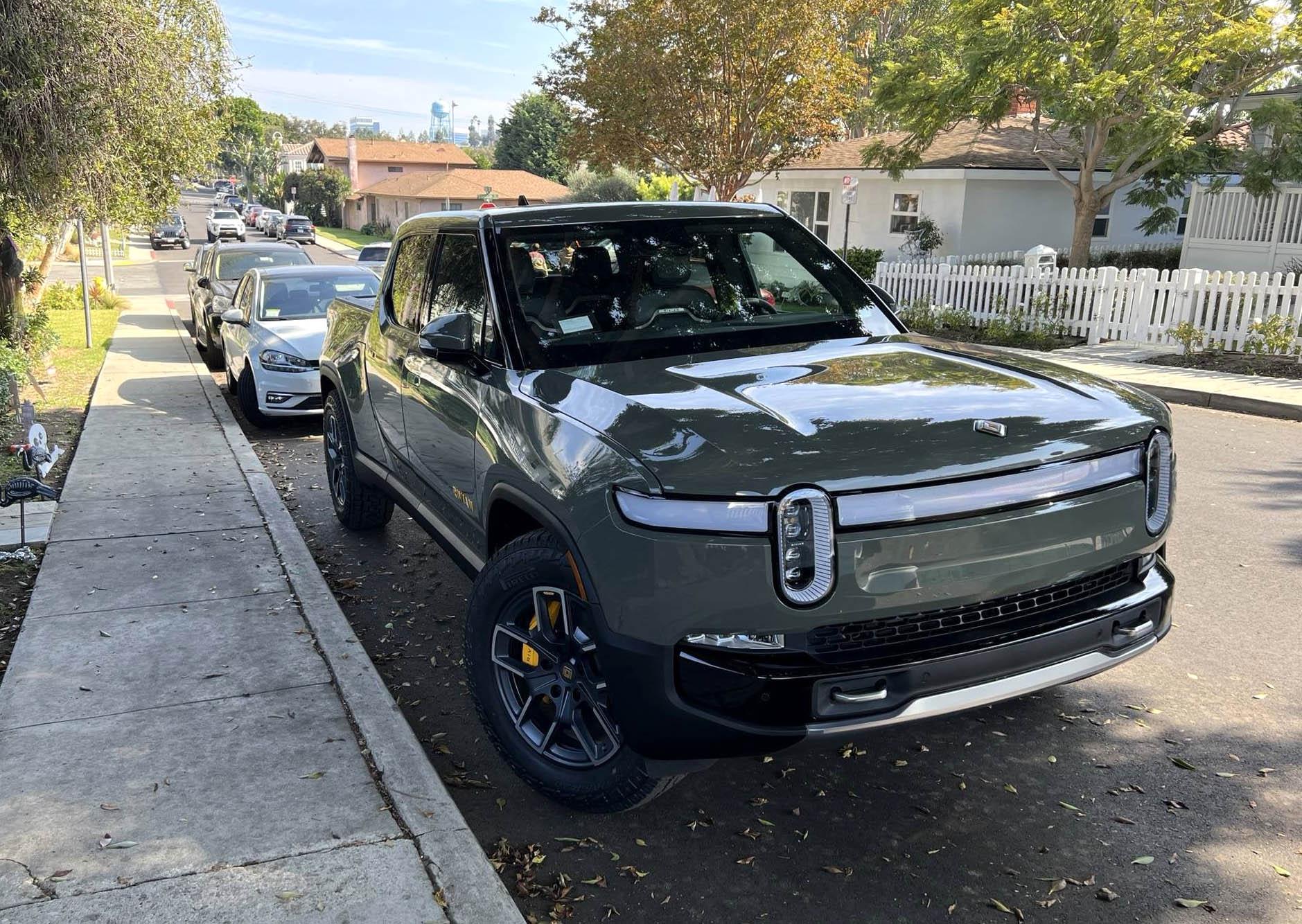 Rivian R1T R1S LAUNCH GREEN R1T Photos Launch Green R1T Rivian