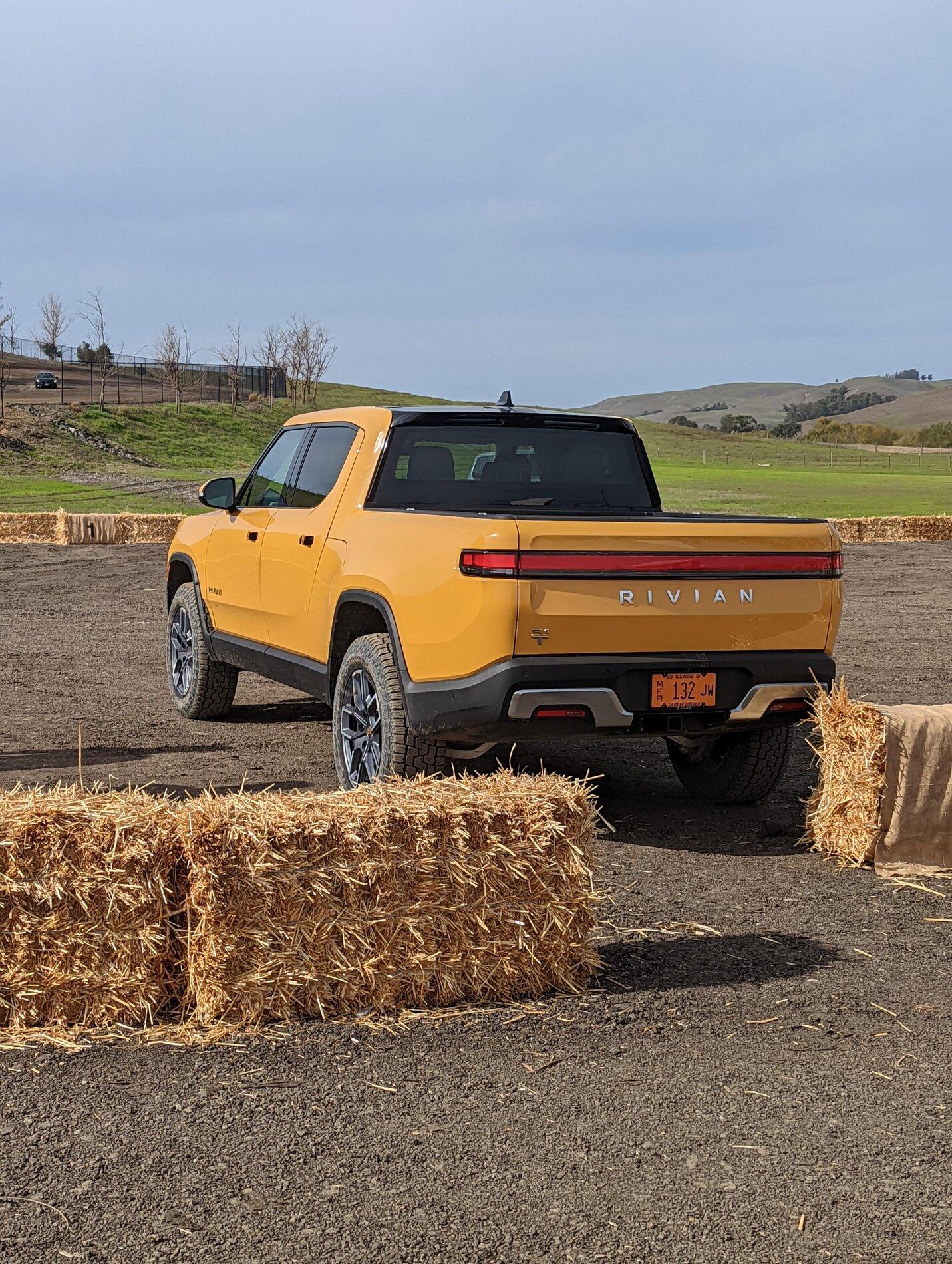 Rivian R1T R1S Official Thread for Sonoma Event Posts ycbmovi5axx71