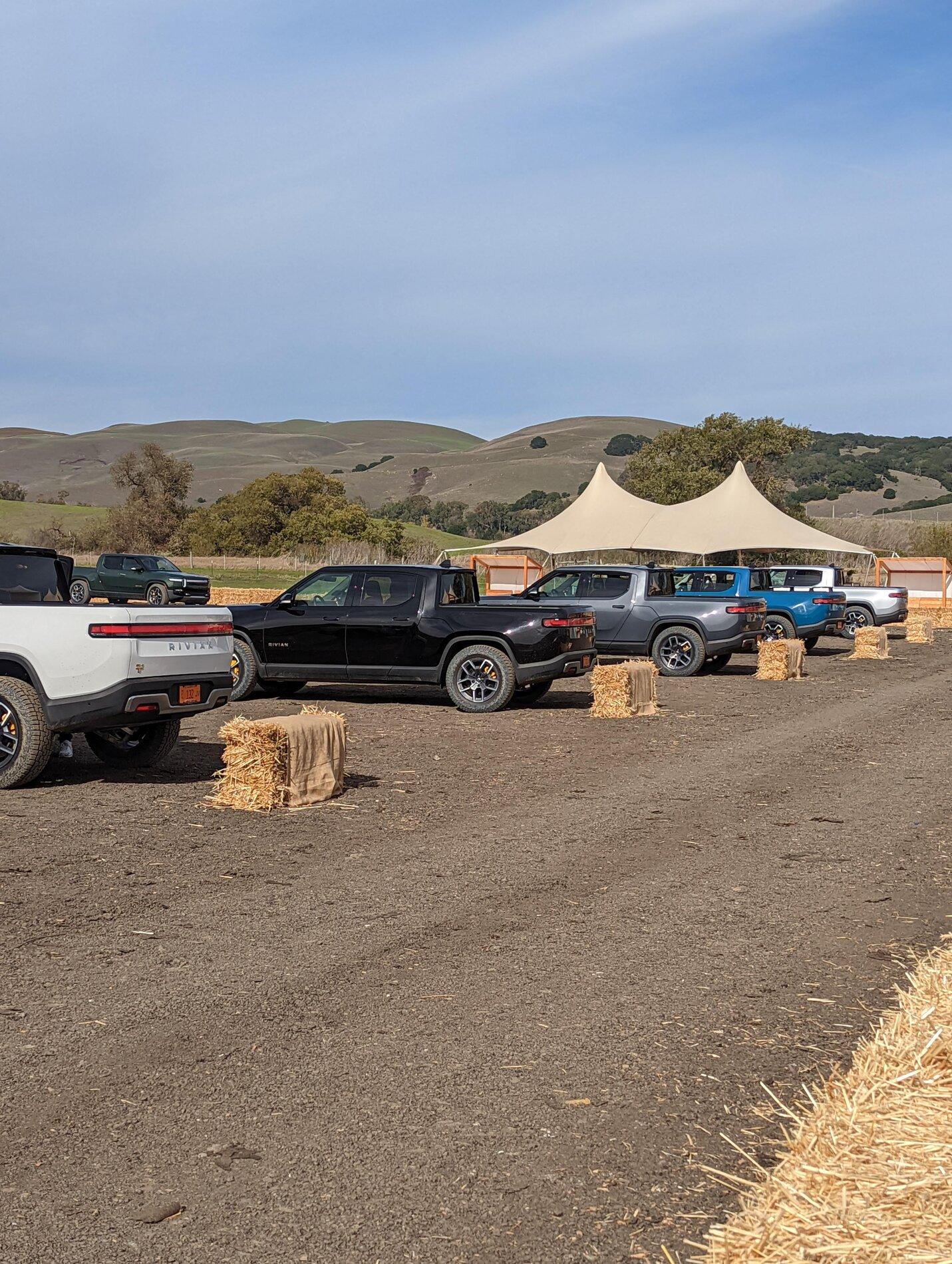Rivian R1T R1S MIDNIGHT (Black) Rivian Photos 0dn1wd95axx71