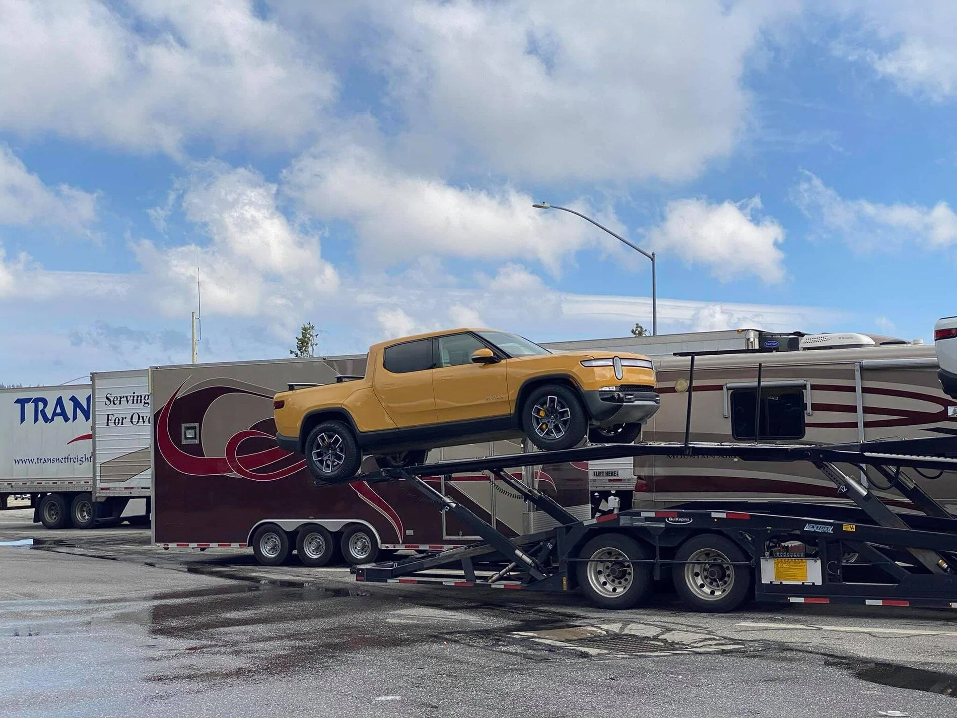 Rivian R1T R1S COMPASS YELLOW R1T Photos 254001921_10225953680963888_8278389964116620931_n