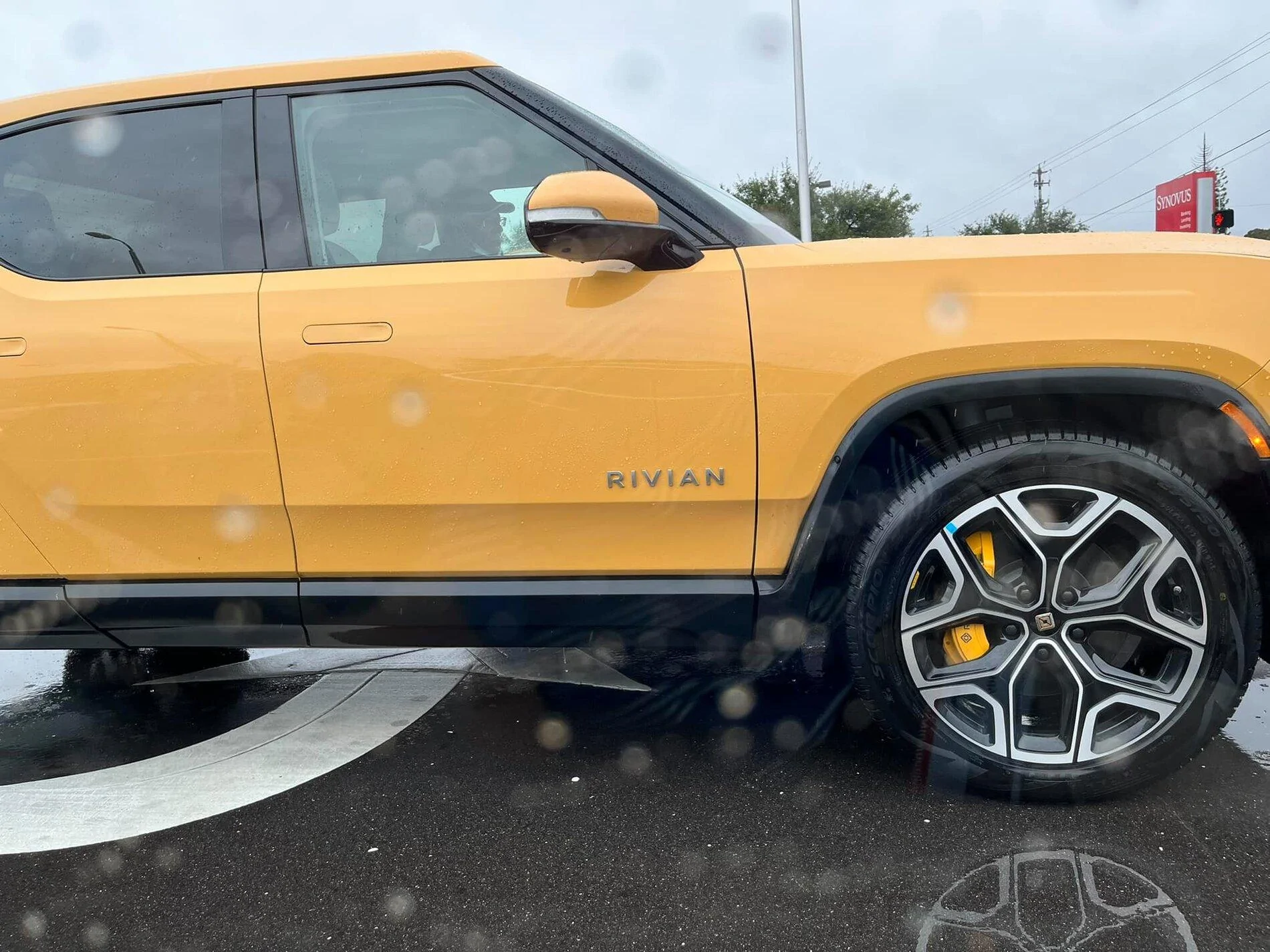 Rivian R1T R1S COMPASS YELLOW R1T Photos 251979499_10160106684296742_7114921310780611645_n