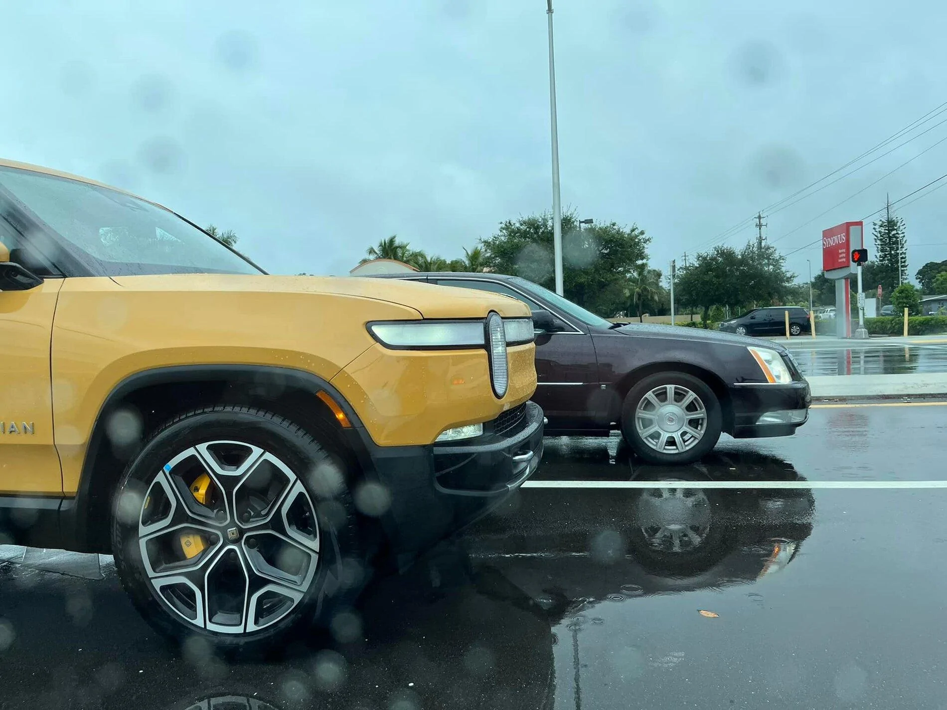 Rivian R1T R1S COMPASS YELLOW R1T Photos 252062328_10160106684076742_2042154433636492999_n