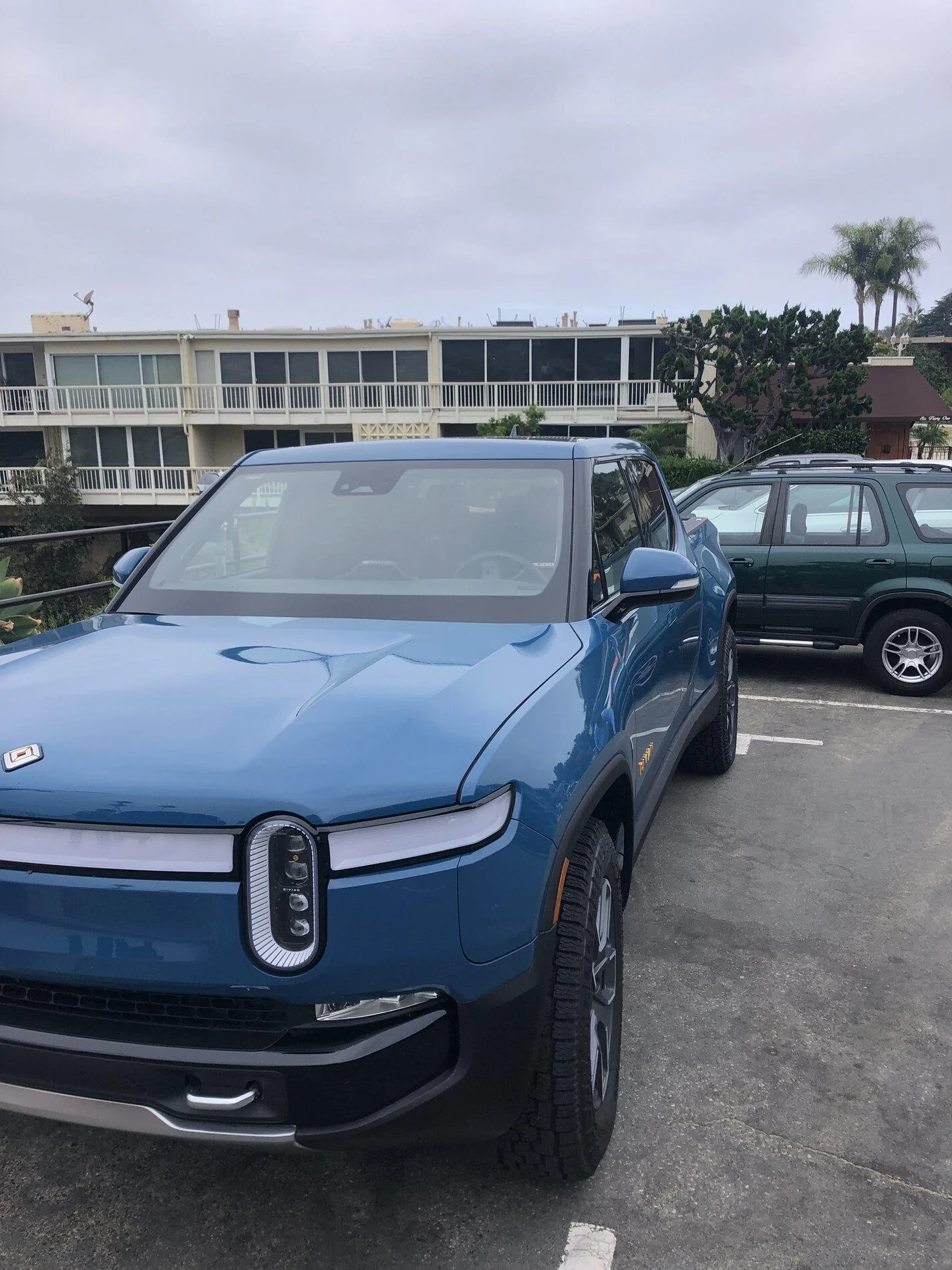 Rivian R1T R1S RIVIAN BLUE Rivian Photos 698F8765-9974-4D48-8803-A974C679DC49