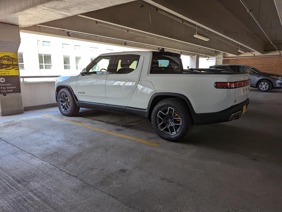 Rivian R1T R1S GLACIER WHITE R1T  Photos 253596539_10158869036078882_1051728337101454858_n