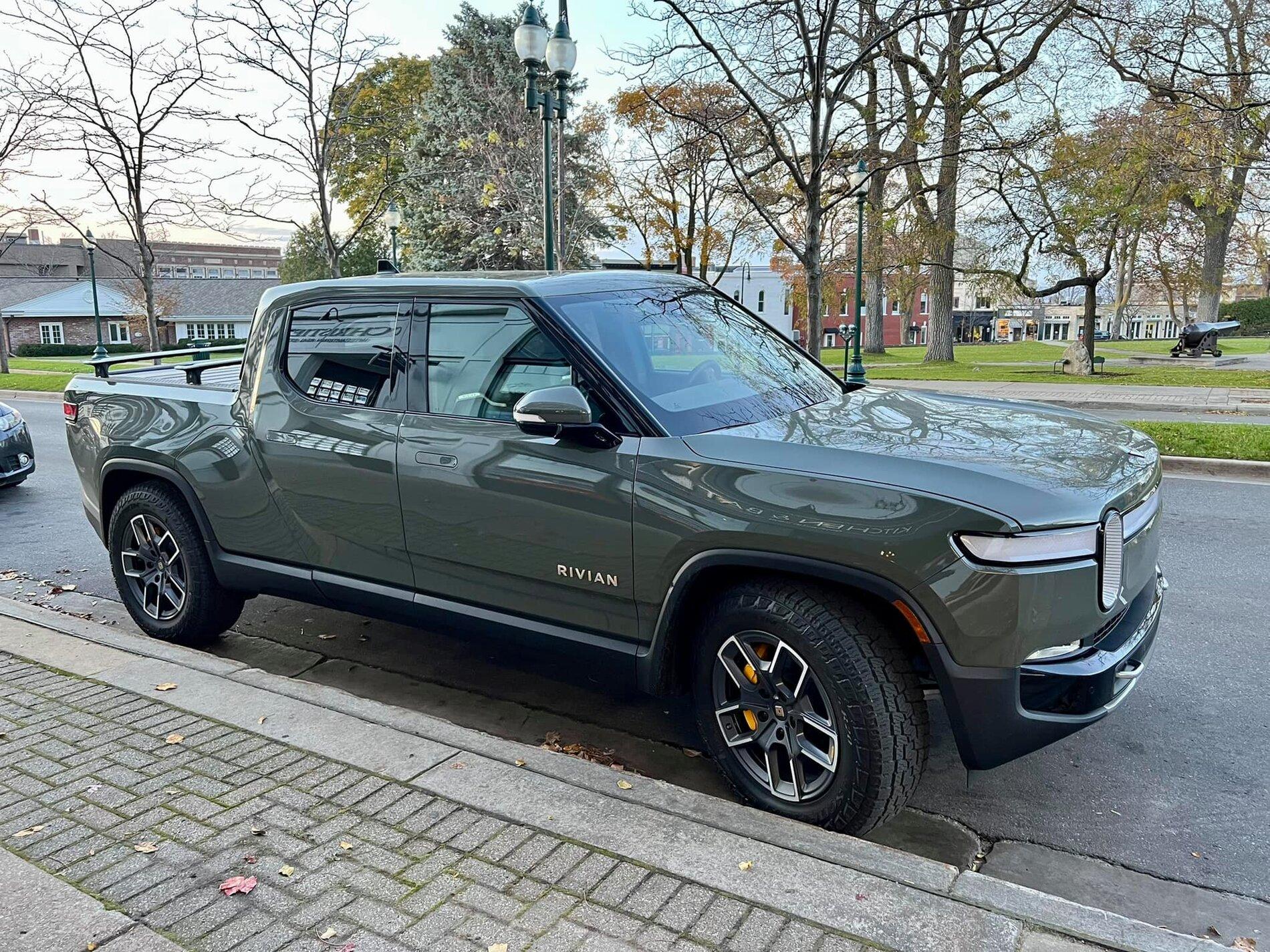 Rivian R1T R1S LAUNCH GREEN R1T Photos 255009784_6741585612525664_6810809181918970129_n
