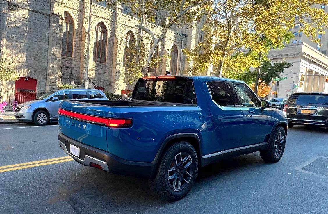 Rivian R1T R1S RIVIAN BLUE Rivian Photos IMG_0599