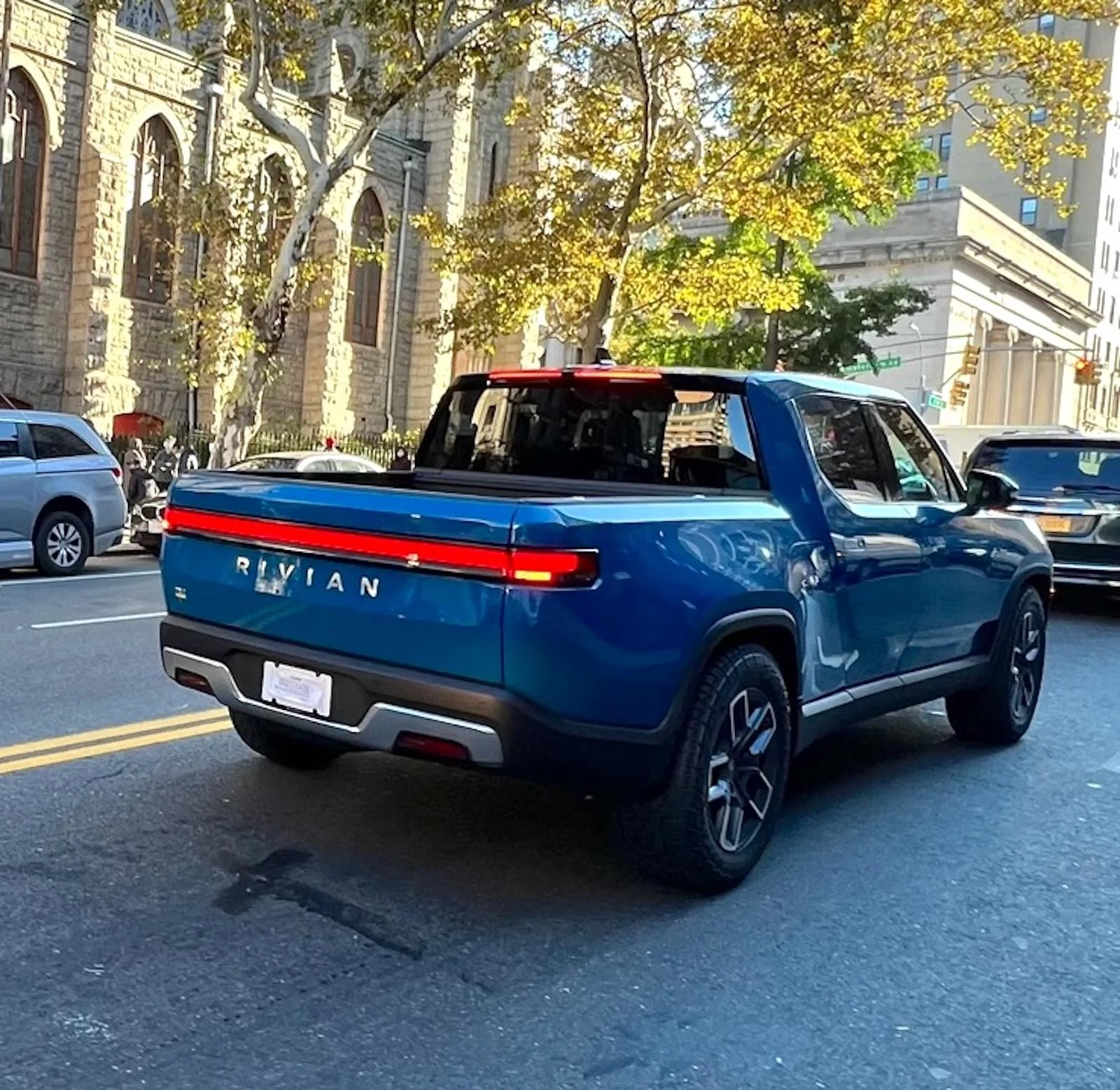 Rivian R1T R1S RIVIAN BLUE Rivian Photos IMG_0597