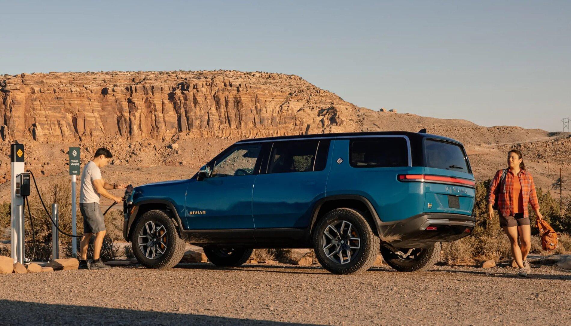 Rivian R1T R1S RIVIAN BLUE Rivian Photos BlueR1S-2