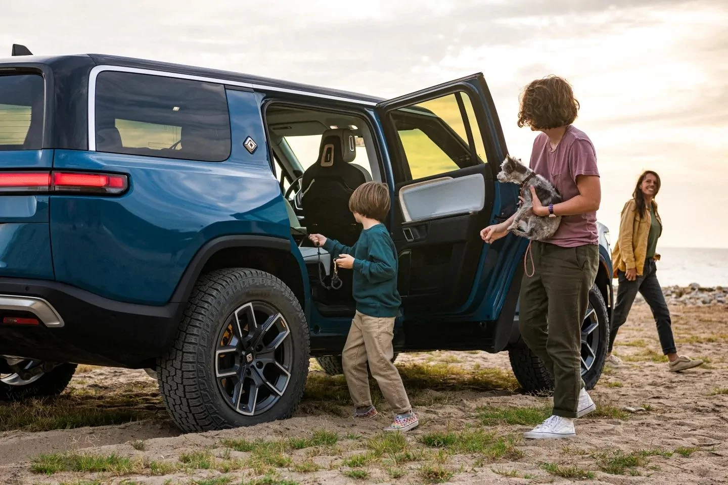Rivian R1T R1S RIVIAN BLUE Rivian Photos BlueR1S-3