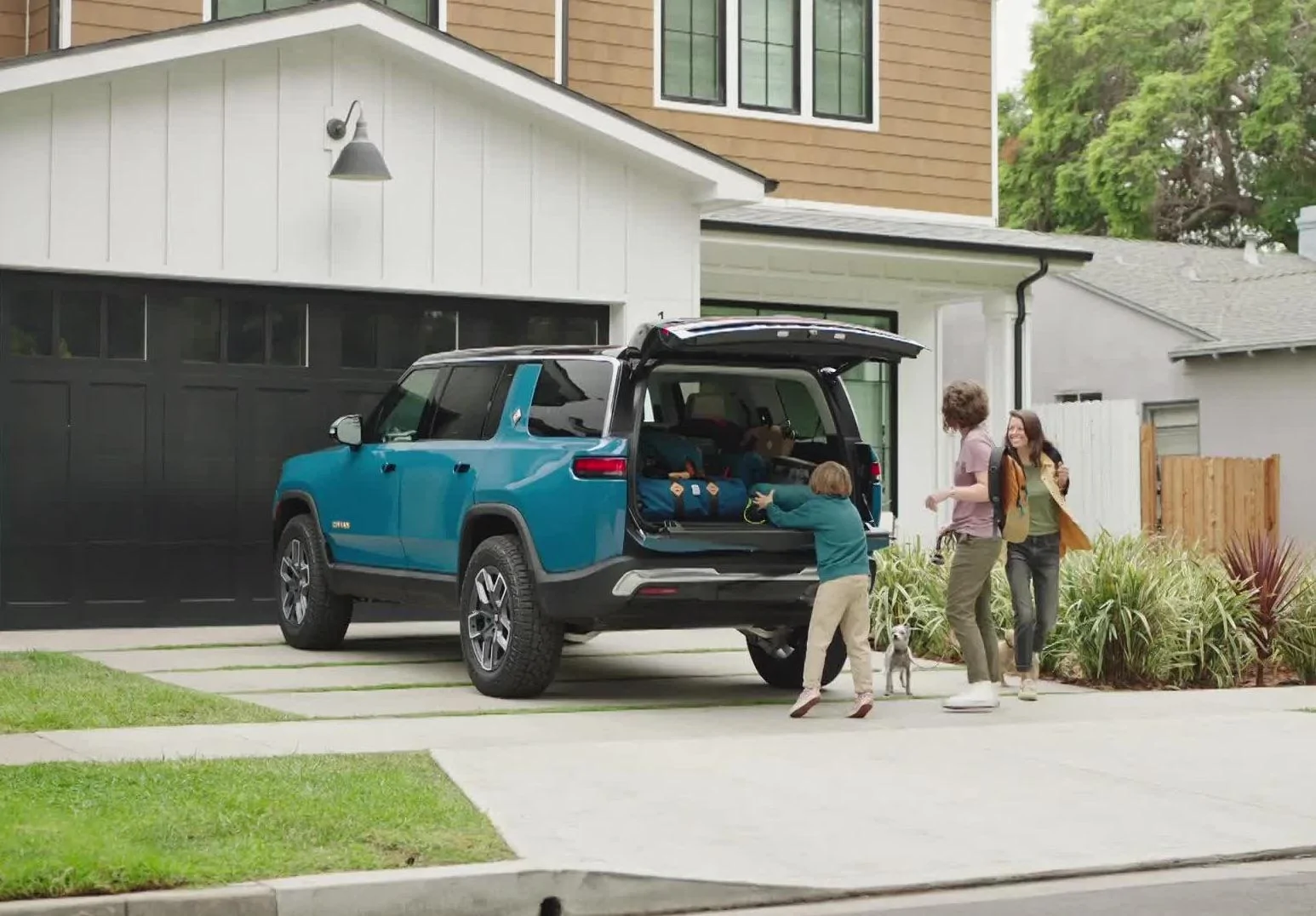 Rivian R1T R1S RIVIAN BLUE Rivian Photos BlueR1S-6