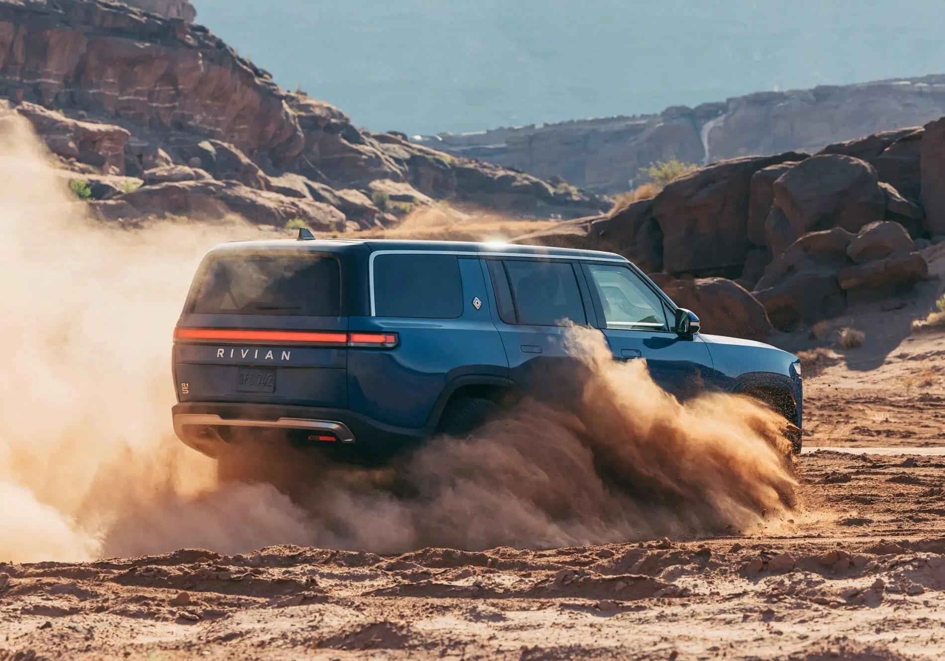 Rivian R1T R1S RIVIAN BLUE Rivian Photos BlueR1S-8