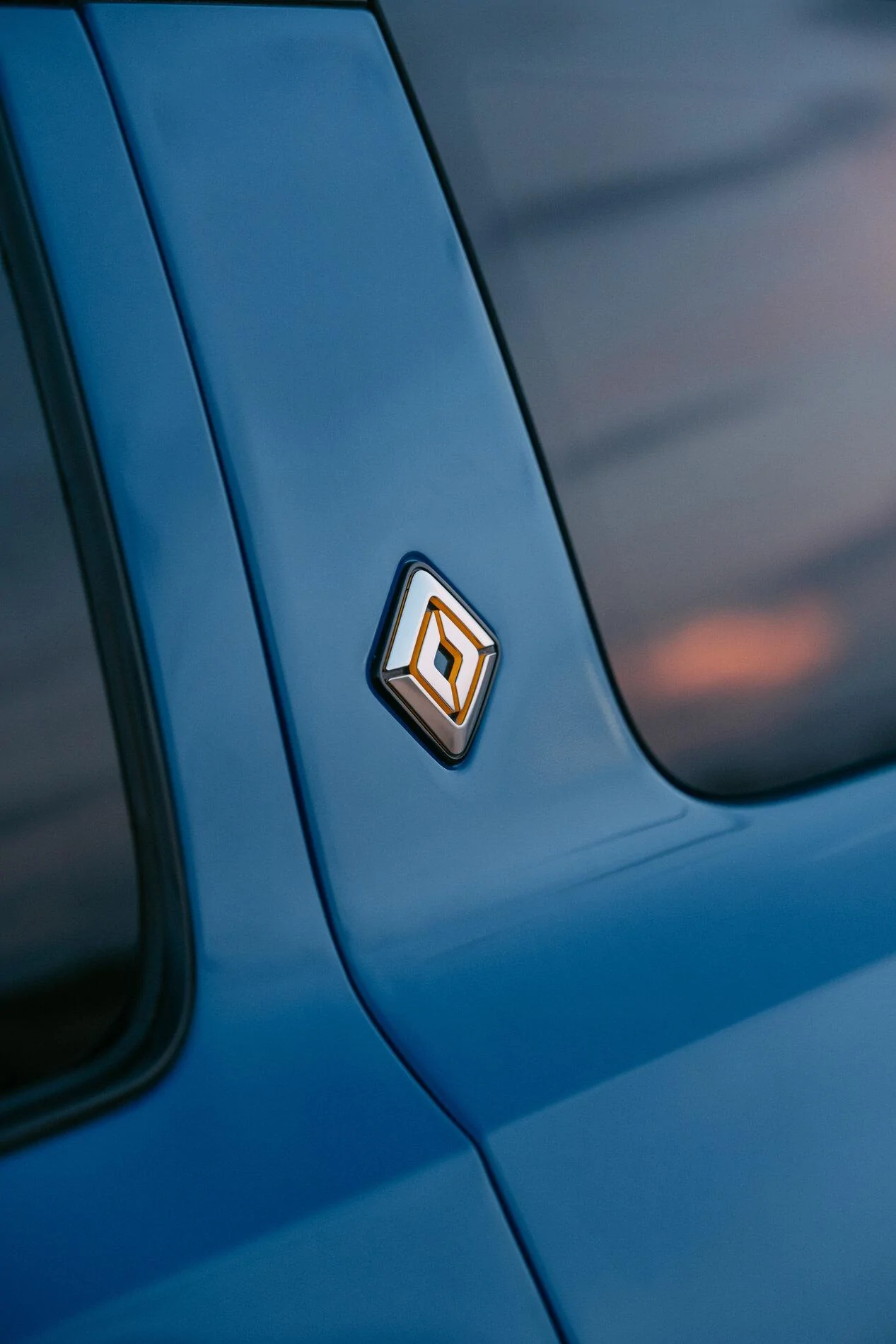 Rivian R1T R1S New Rivian.com Website Launched + Gear Shop! 2022-Rivian-R1S-06