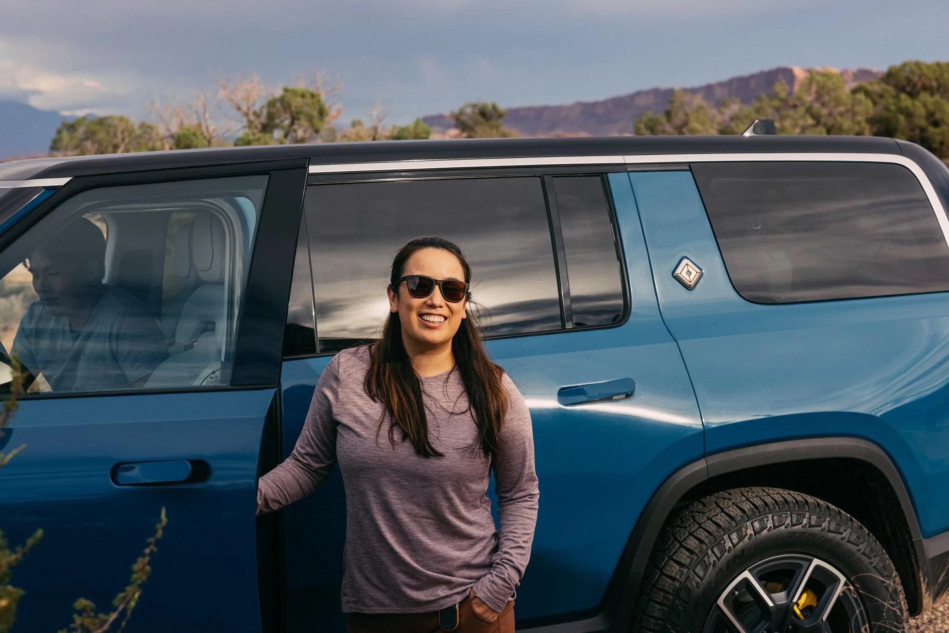 Rivian R1T R1S New Rivian.com Website Launched + Gear Shop! 2022-Rivian-R1S-08