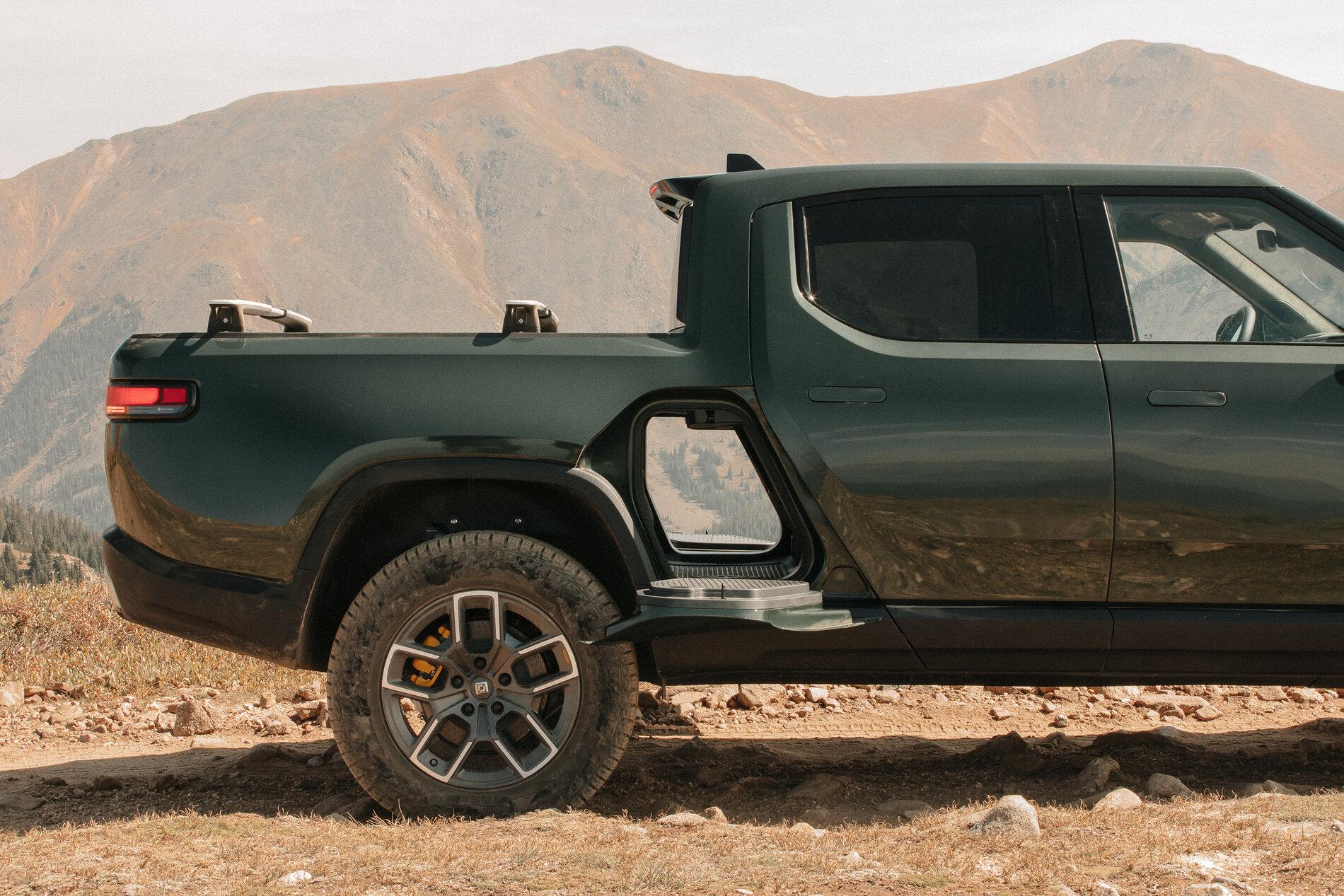 Rivian R1T R1S New Rivian.com Website Launched + Gear Shop! 2022-Rivian-R1T-23