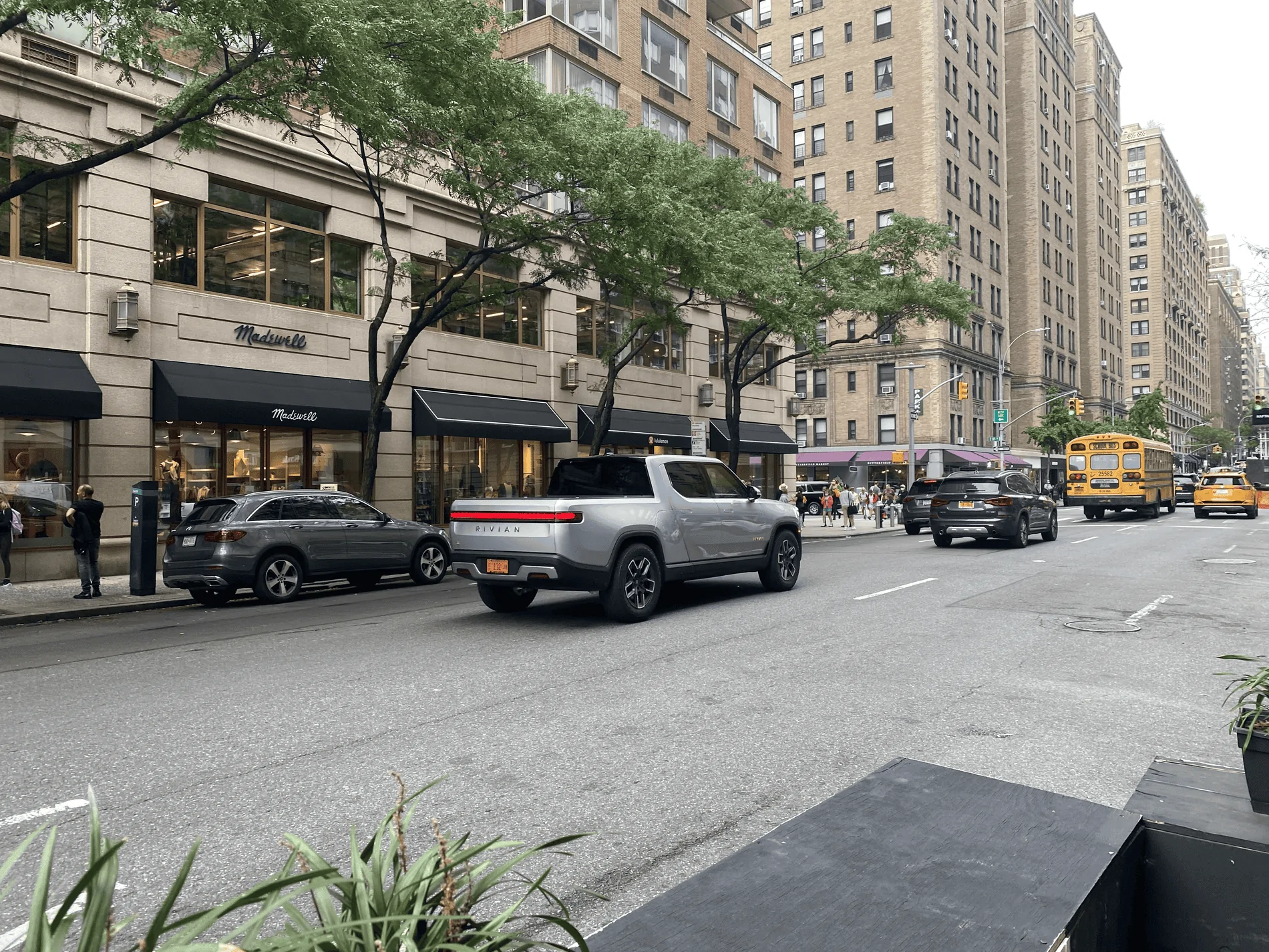 Rivian R1T R1S LA SILVER Rivian Photos tempImageMaeQu
