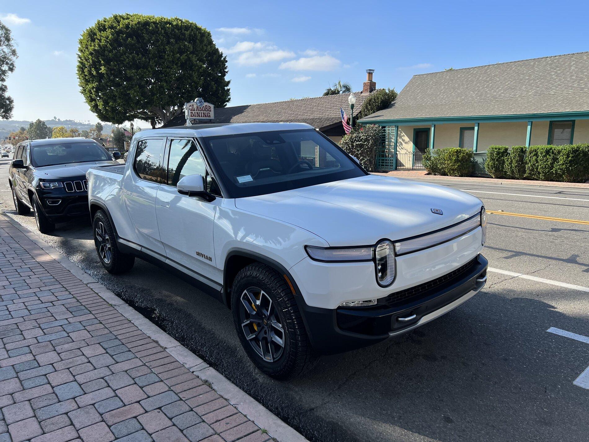 Rivian R1T R1S Real Rivian Photos & Videos FB9DAD92-E15F-4C1C-83A6-17B25240DC58