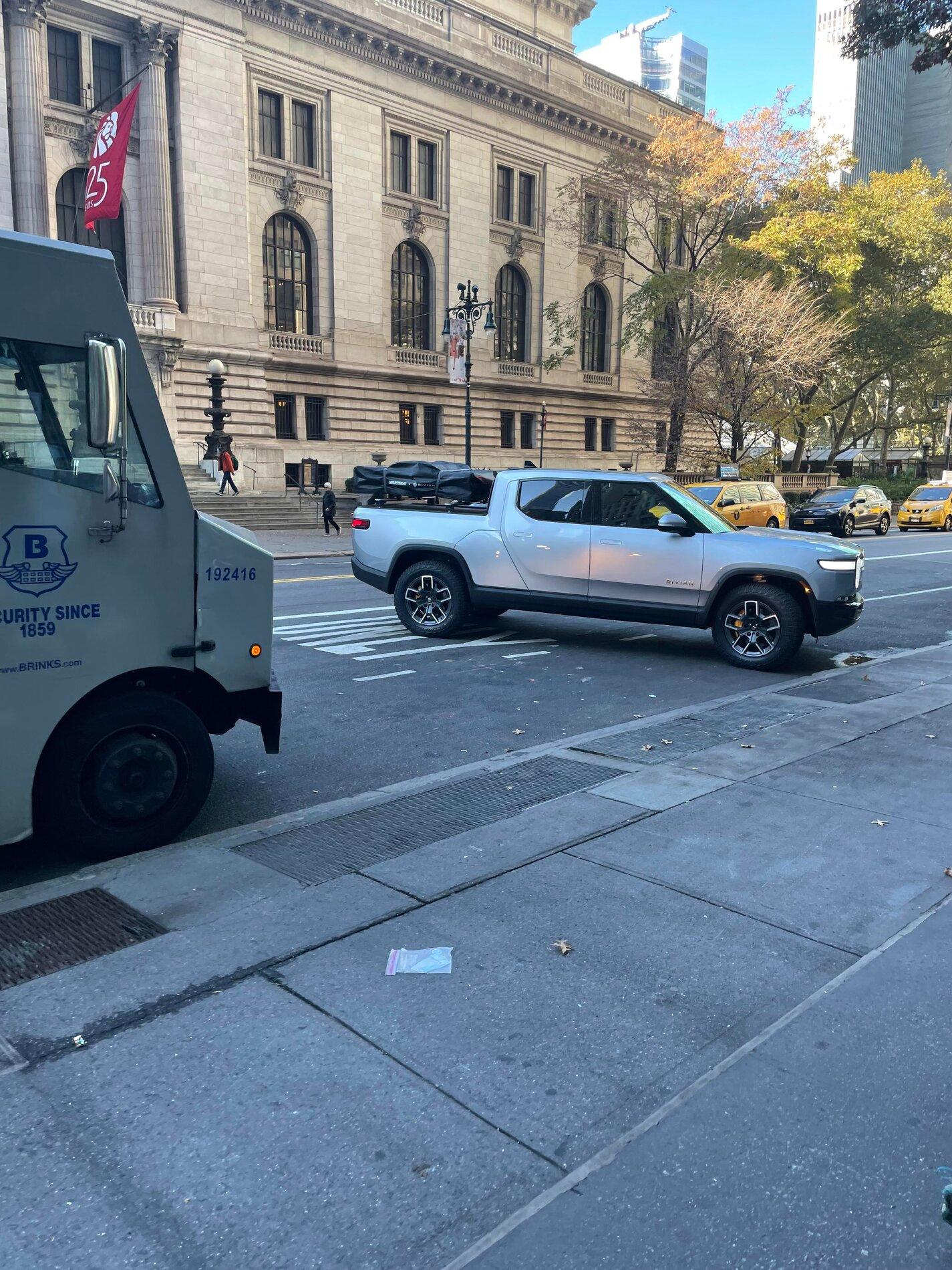 Rivian R1T R1S LA SILVER Rivian Photos 8fr6xmi7avy71
