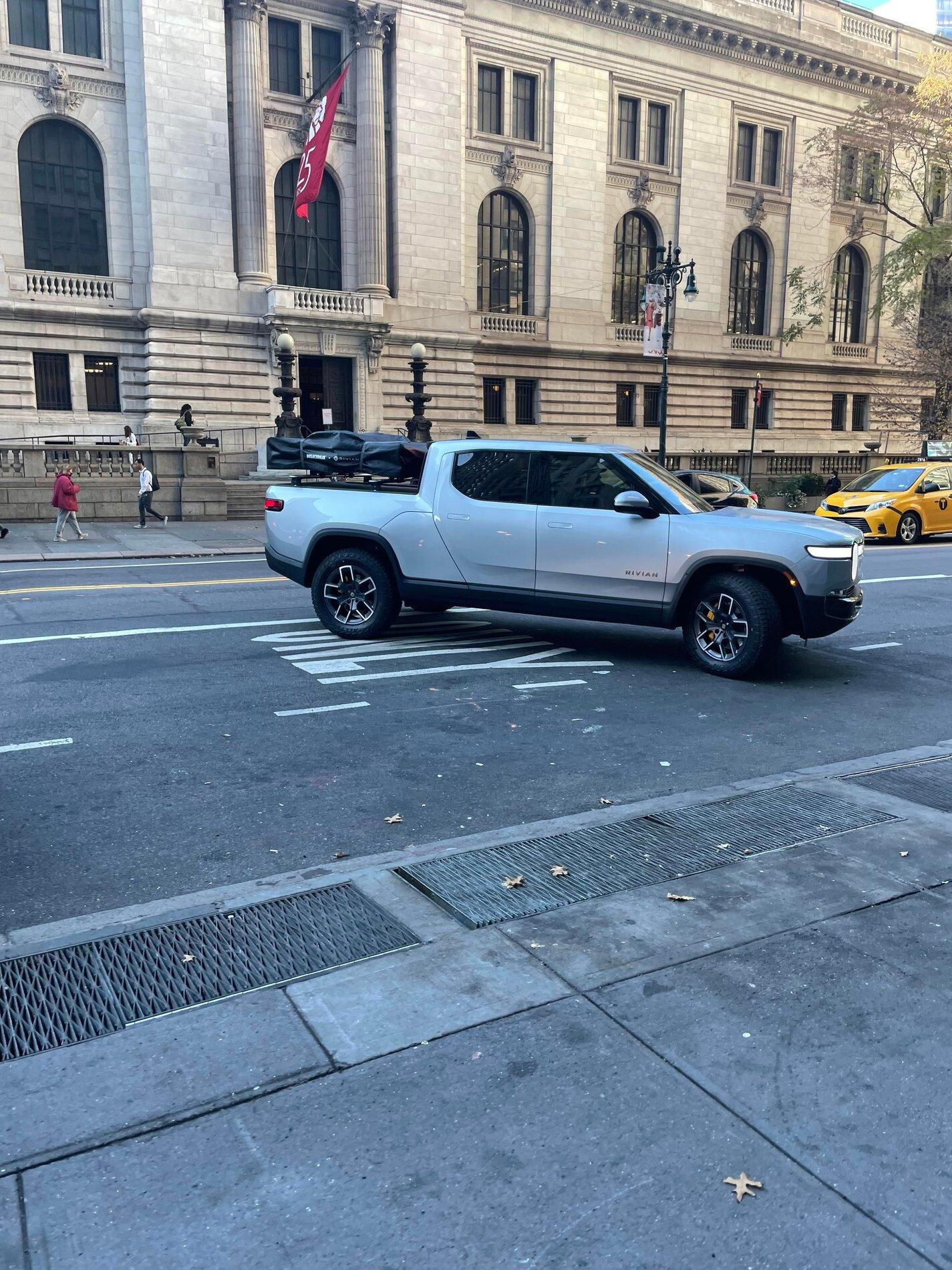 Rivian R1T R1S LA SILVER Rivian Photos 6sj2imi7avy71