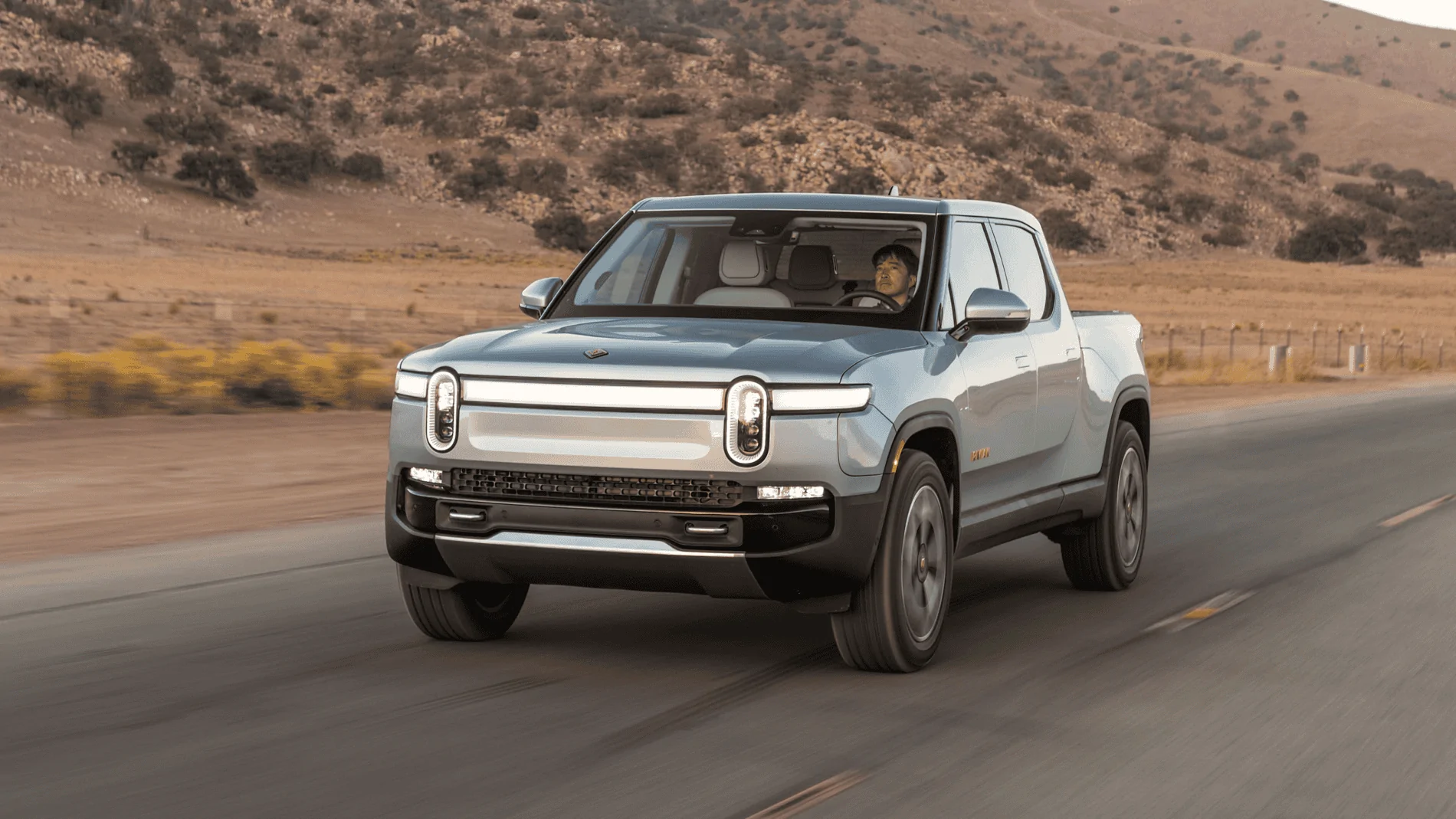 Rivian R1T R1S LA SILVER Rivian Photos 2022-Rivian-R1T-112