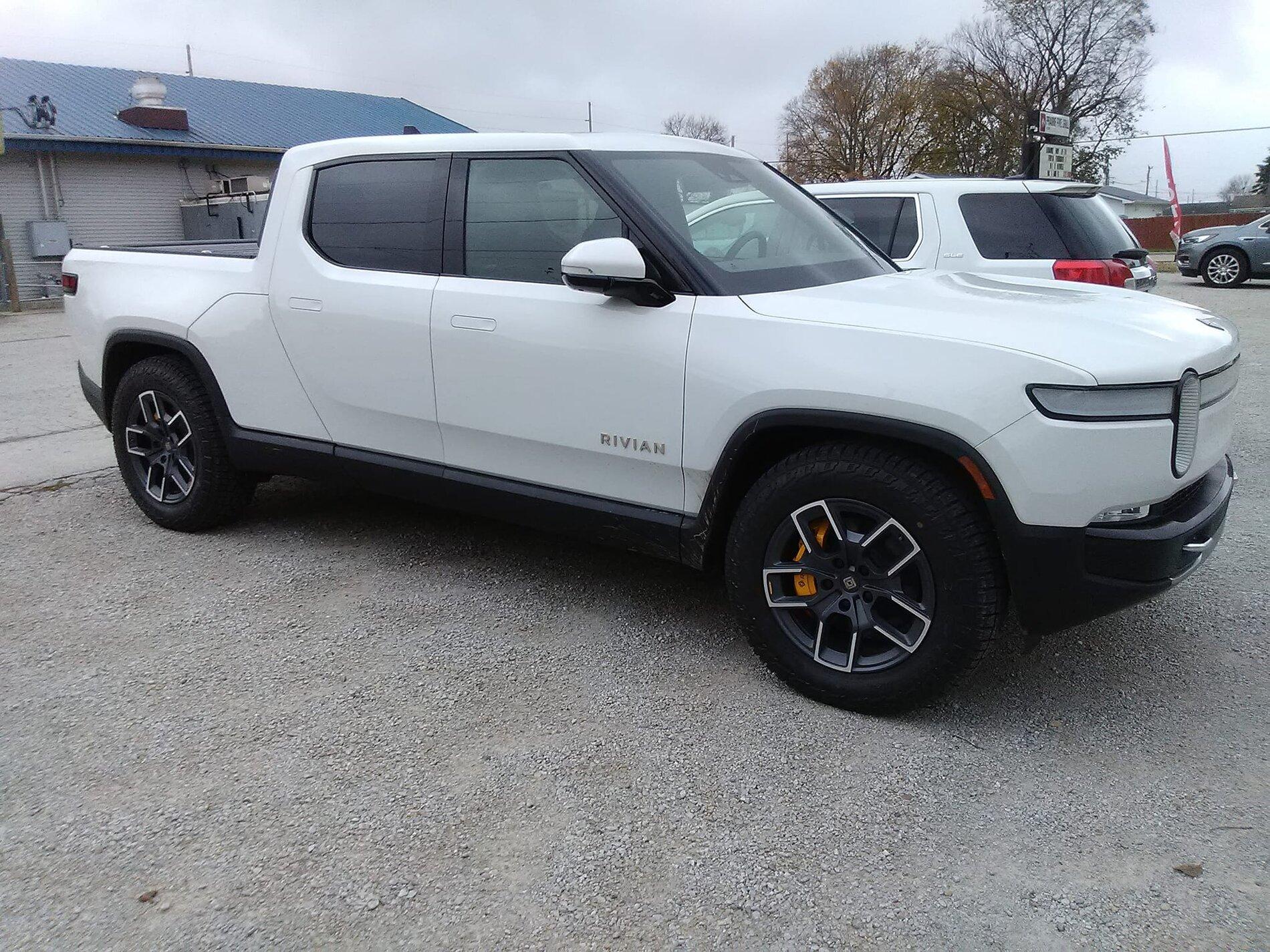 Rivian R1T R1S GLACIER WHITE R1T  Photos 257412737_10159435128831832_7338759838114969160_n