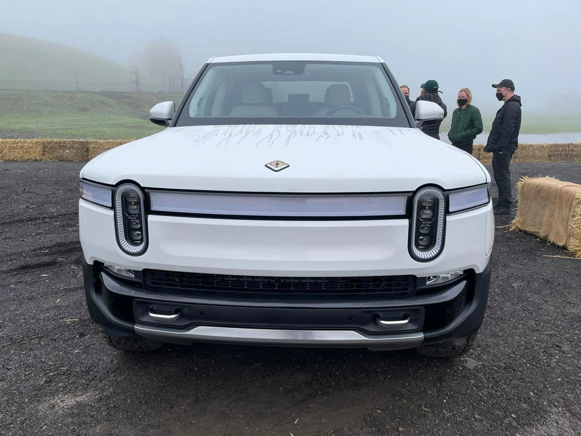 Rivian R1T R1S GLACIER WHITE R1T  Photos 242808213_10220322446879688_2222172045114311_n