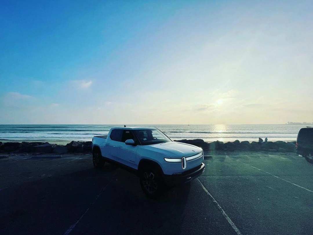Rivian R1T R1S GLACIER WHITE R1T  Photos 254379439_921722151804511_6208366199539794184_n