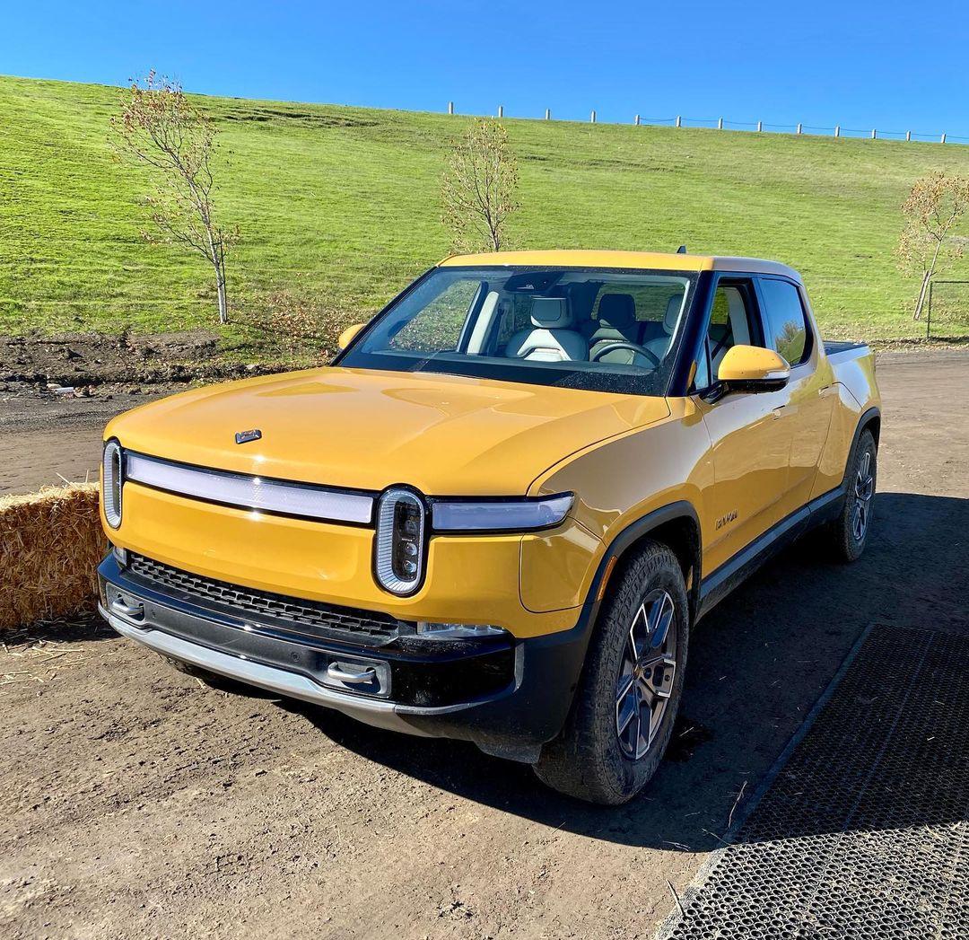Rivian R1T R1S COMPASS YELLOW R1T Photos 255198825_439657177518144_4880996501794611972_n
