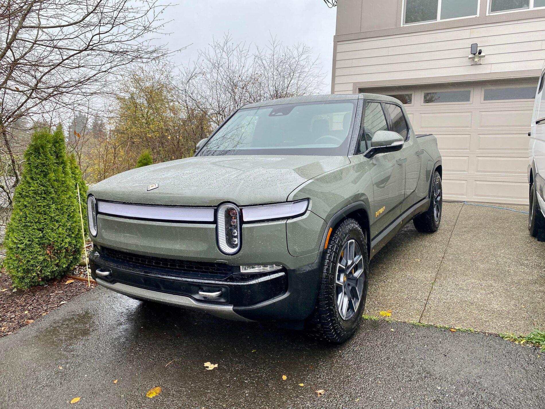 Rivian R1T R1S LAUNCH GREEN R1T Photos f3apiyjiemz71