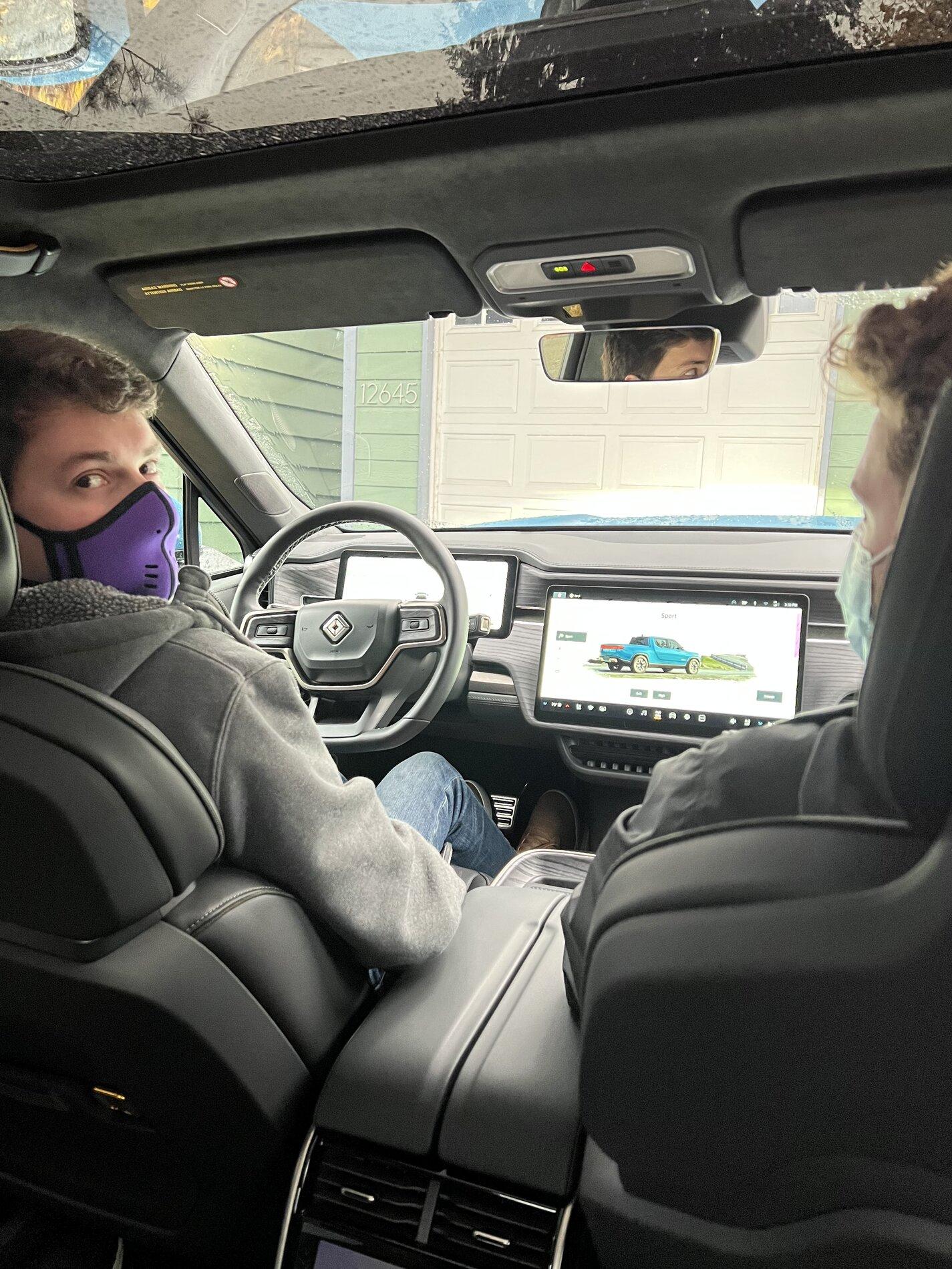 Rivian R1T R1S Seattle Rivian First Mile Test Drive Event Impressions & Reviews - by Forum Members tempImagevPEXu7