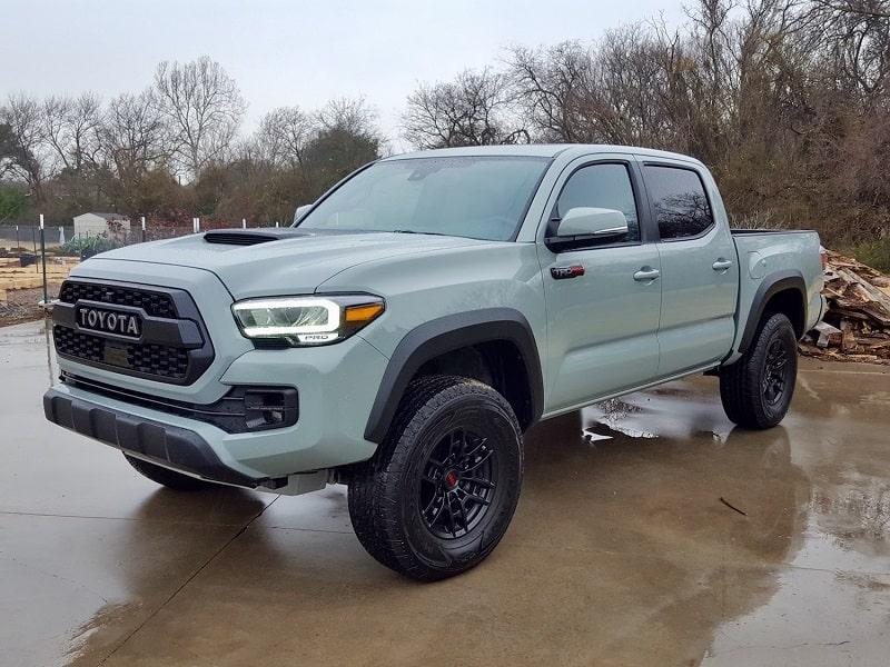 Rivian R1T R1S LIMESTONE R1T Photos TAC_MY22_0015_V001_