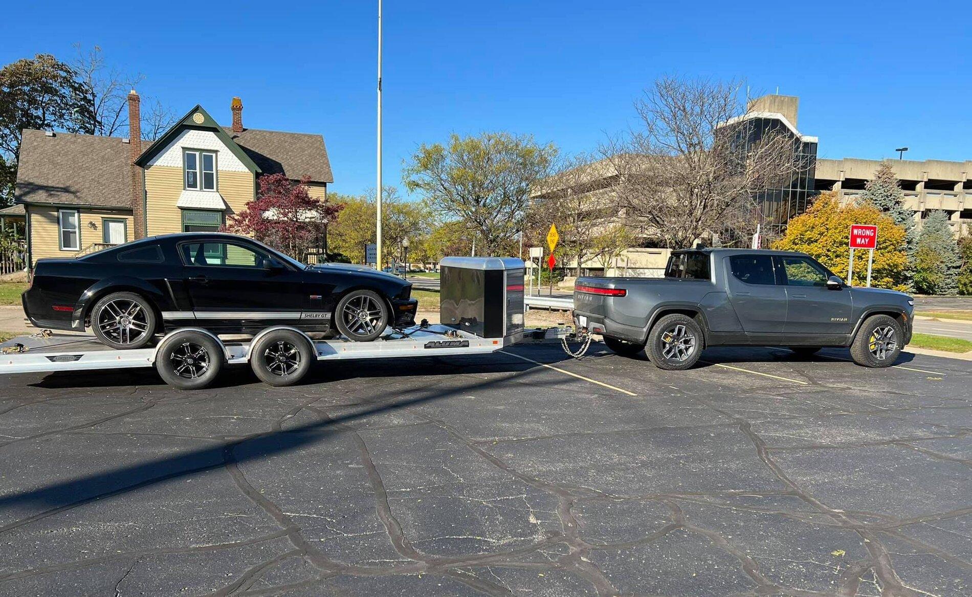 Rivian R1T R1S El CAP GRANITE Rivian Photos El Cap Granite Rivian R1T towing car vehicle