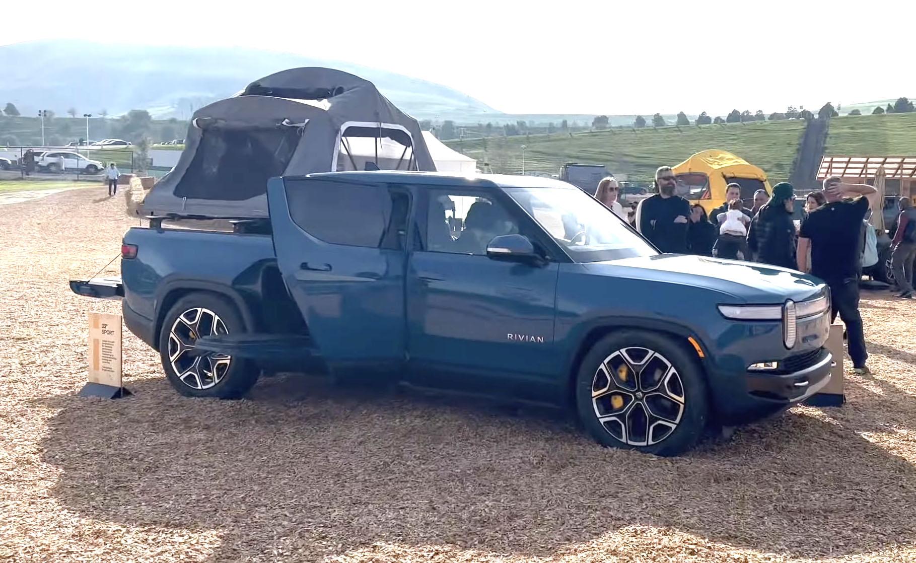 Rivian R1T R1S Factory 22" Wheels on R1T Rivian - finally a real life look Rivian 22%22 wheels on R1T R1S 1