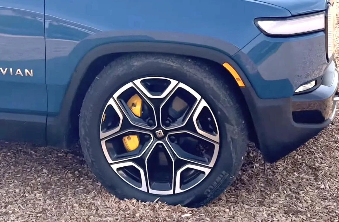 Rivian R1T R1S Factory 22" Wheels on R1T Rivian - finally a real life look Rivian 22%22 wheels on R1T R1S 4