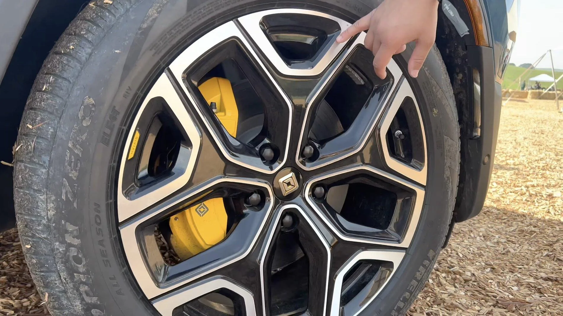 Rivian R1T R1S Factory 22" Wheels on R1T Rivian - finally a real life look Rivian 22%22 wheels on R1T R1S 6
