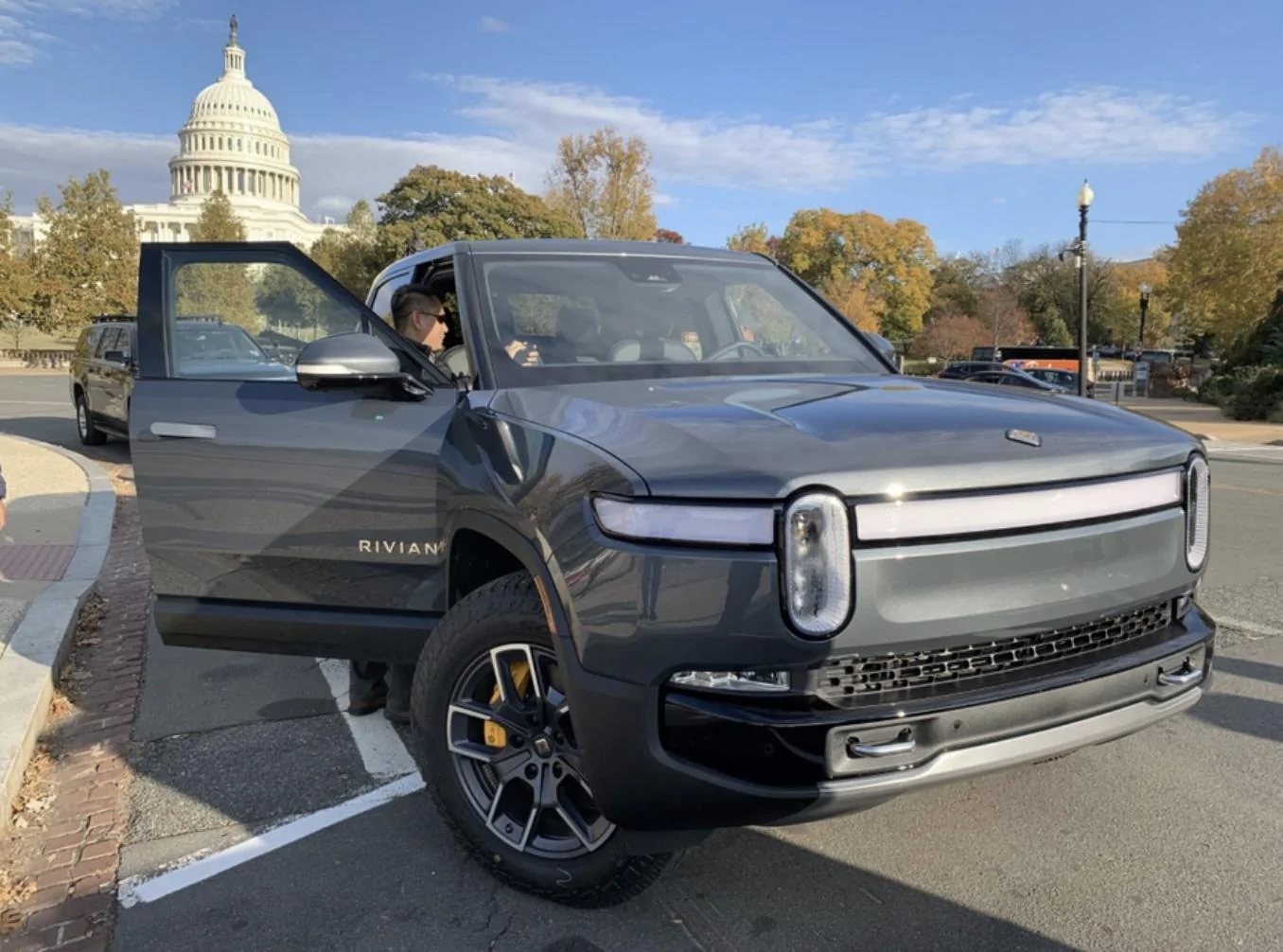 Rivian R1T R1S LAUNCH GREEN R1T Photos Rivian R1T Launch Green Color