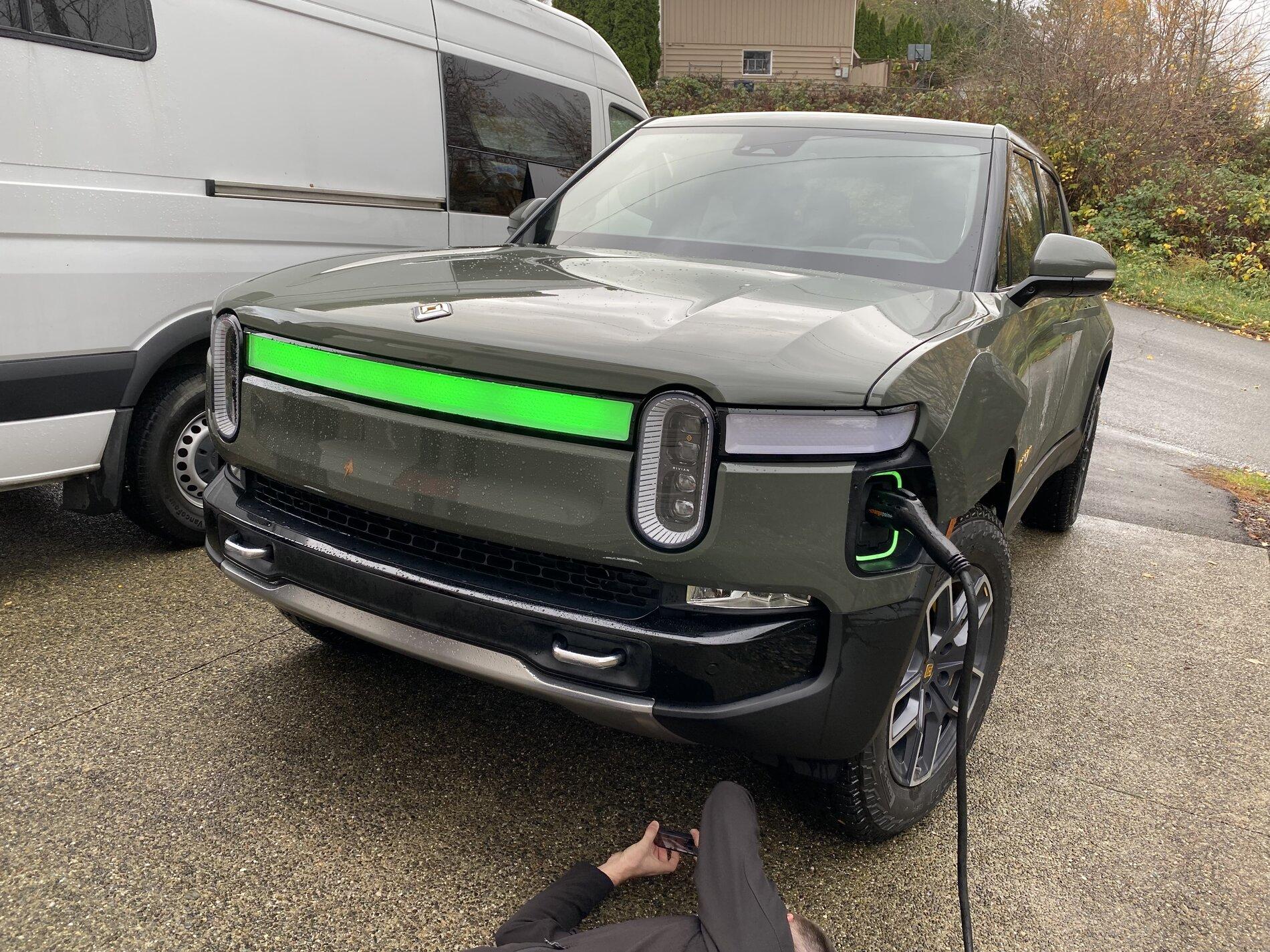 Rivian R1T R1S LAUNCH GREEN R1T Photos ef0334b4-6568-4646-b670-c1e9fb96f2b5-jpe